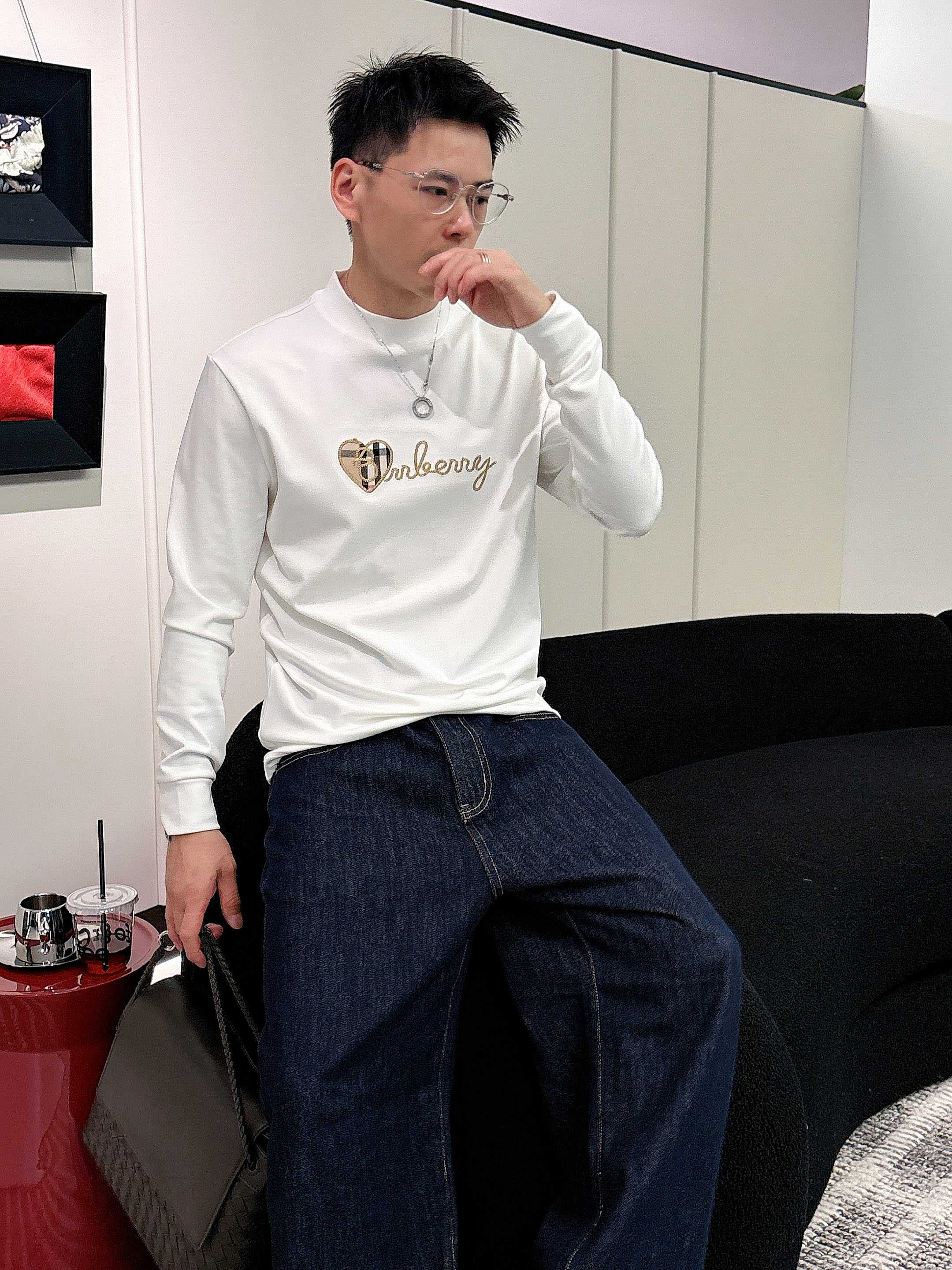 巴宝莉2025秋冬新款，定制面料，定制刺绣logo，舒适性与透气性兼优，柔软抗皱弹性和垂性极佳，无论是单