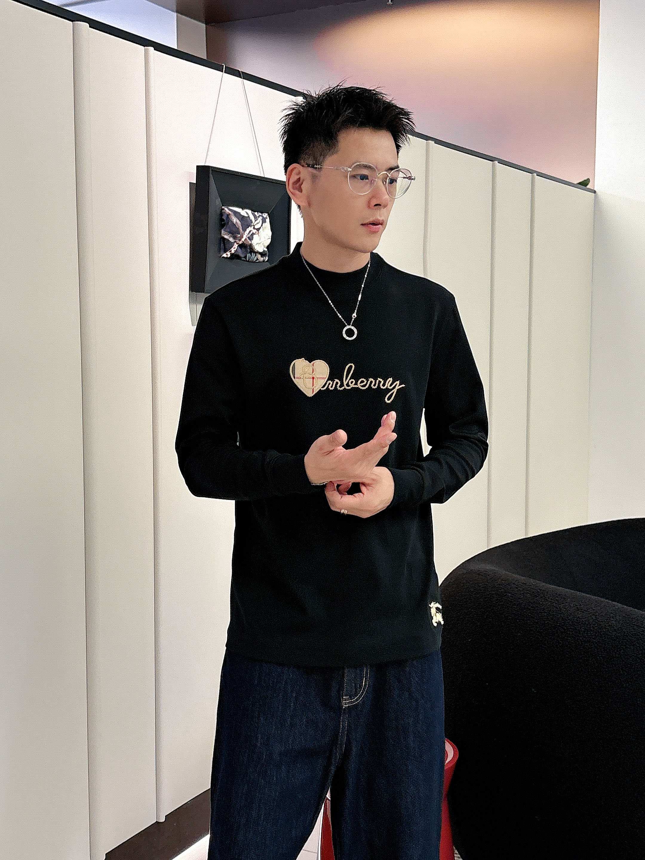 巴宝莉2025秋冬新款，定制面料，定制刺绣logo，舒适性与透气性兼优，柔软抗皱弹性和垂性极佳，无论是单