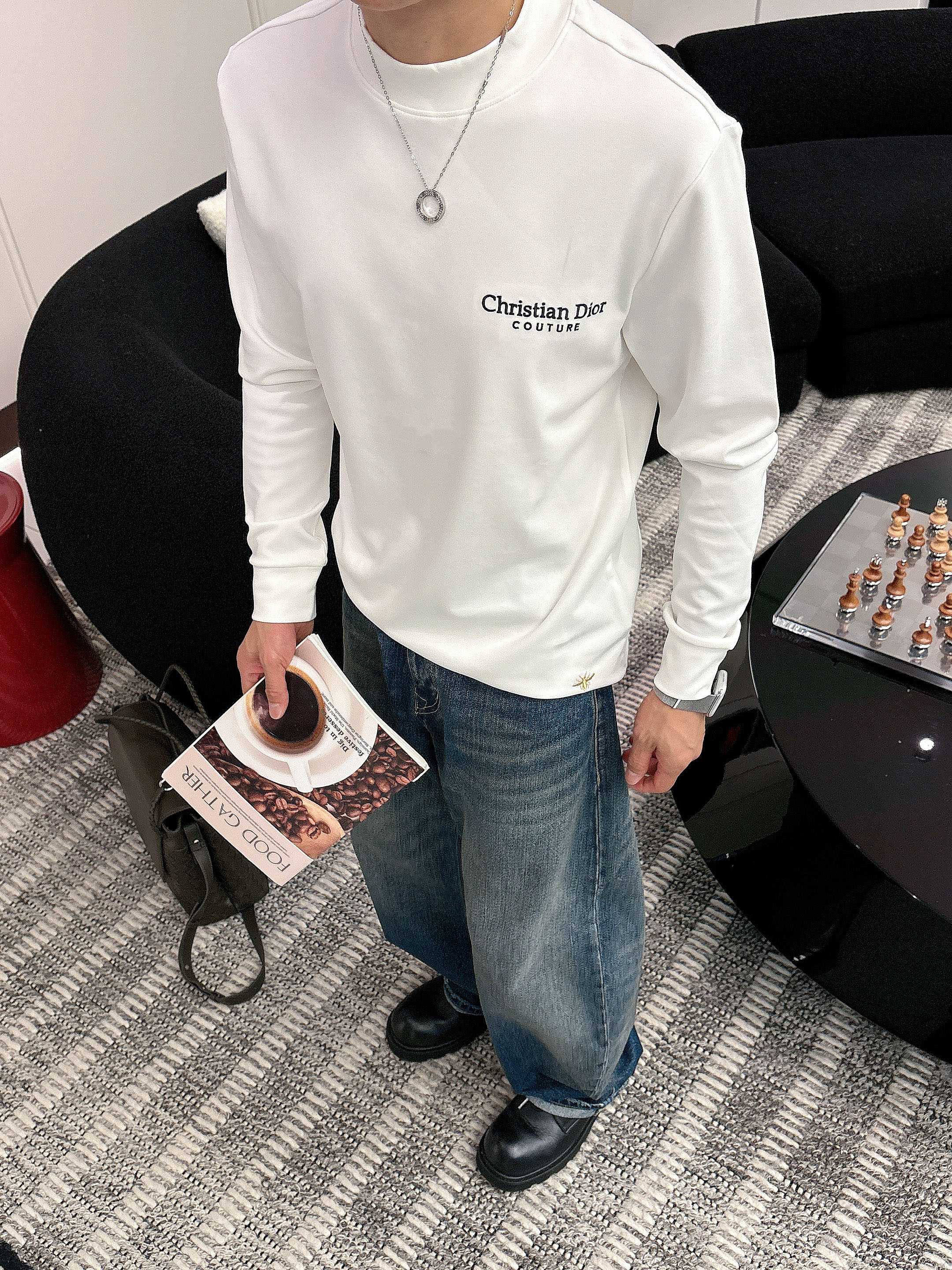 Dior2025秋冬新款，定制面料，独特工艺logo，舒适性与透气性兼优，柔软抗皱弹性和垂性极佳，无论是