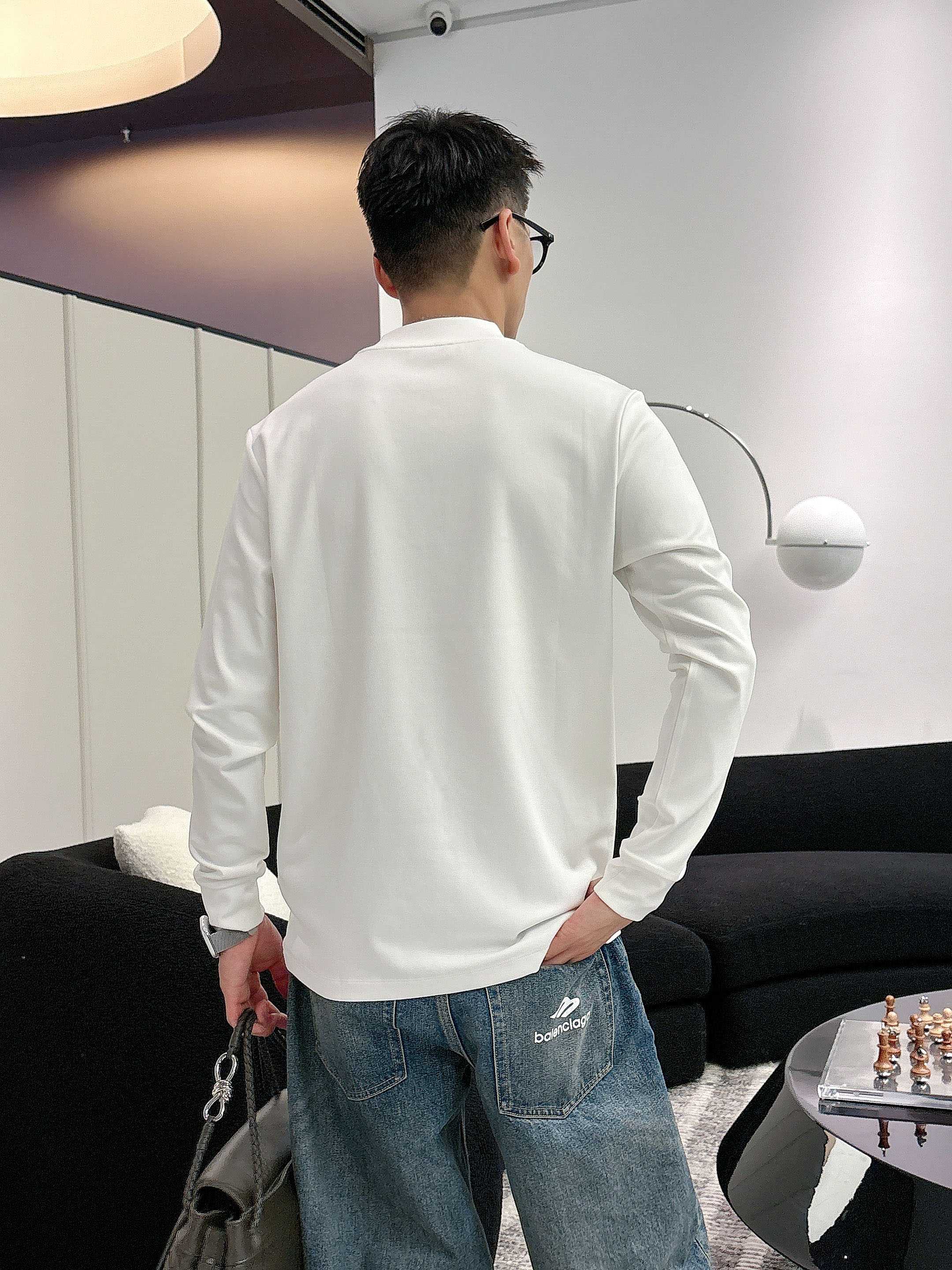 Dior2025秋冬新款，定制面料，独特工艺logo，舒适性与透气性兼优，柔软抗皱弹性和垂性极佳，无论是