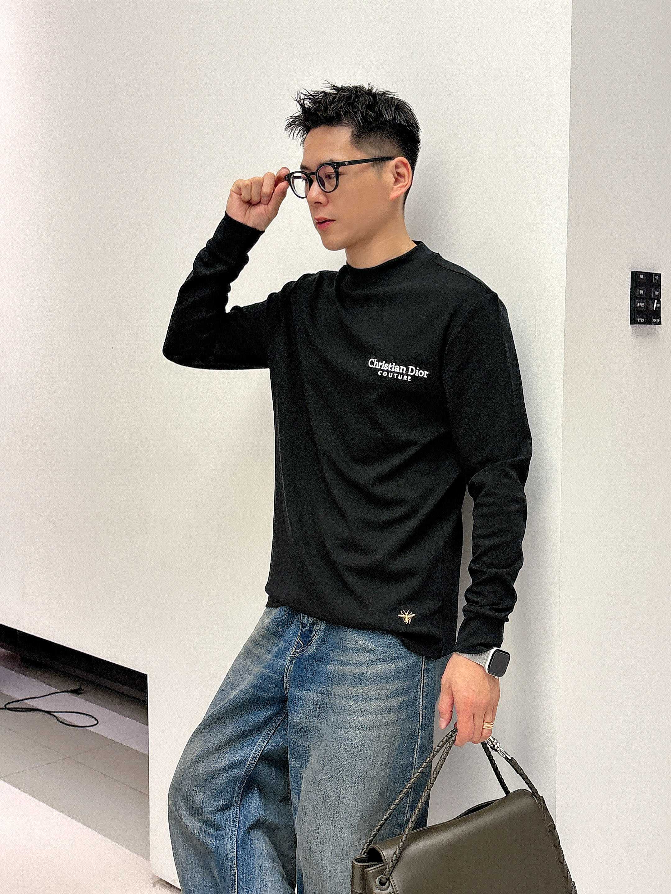 Dior2025秋冬新款，定制面料，独特工艺logo，舒适性与透气性兼优，柔软抗皱弹性和垂性极佳，无论是