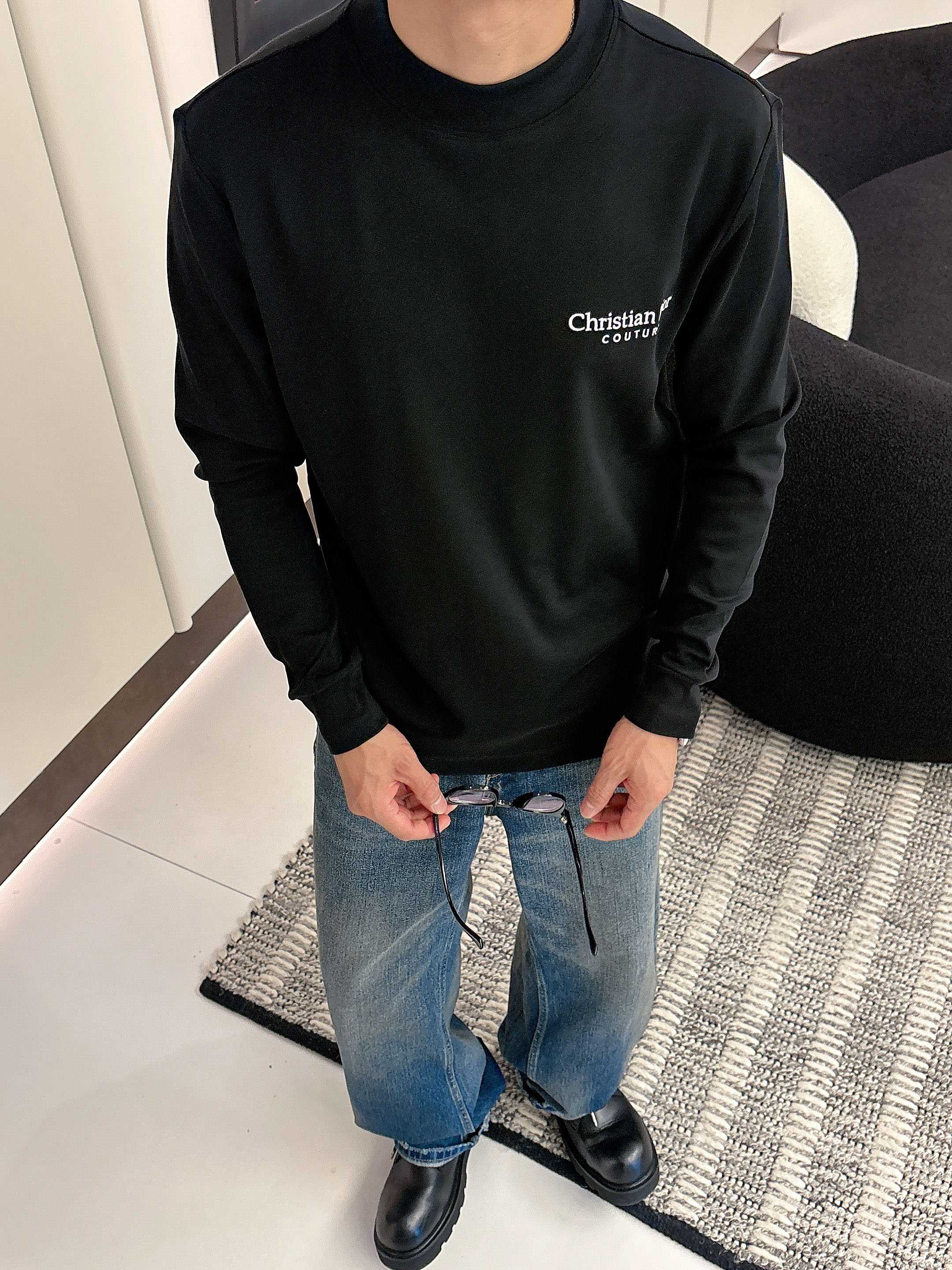 Dior2025秋冬新款，定制面料，独特工艺logo，舒适性与透气性兼优，柔软抗皱弹性和垂性极佳，无论是