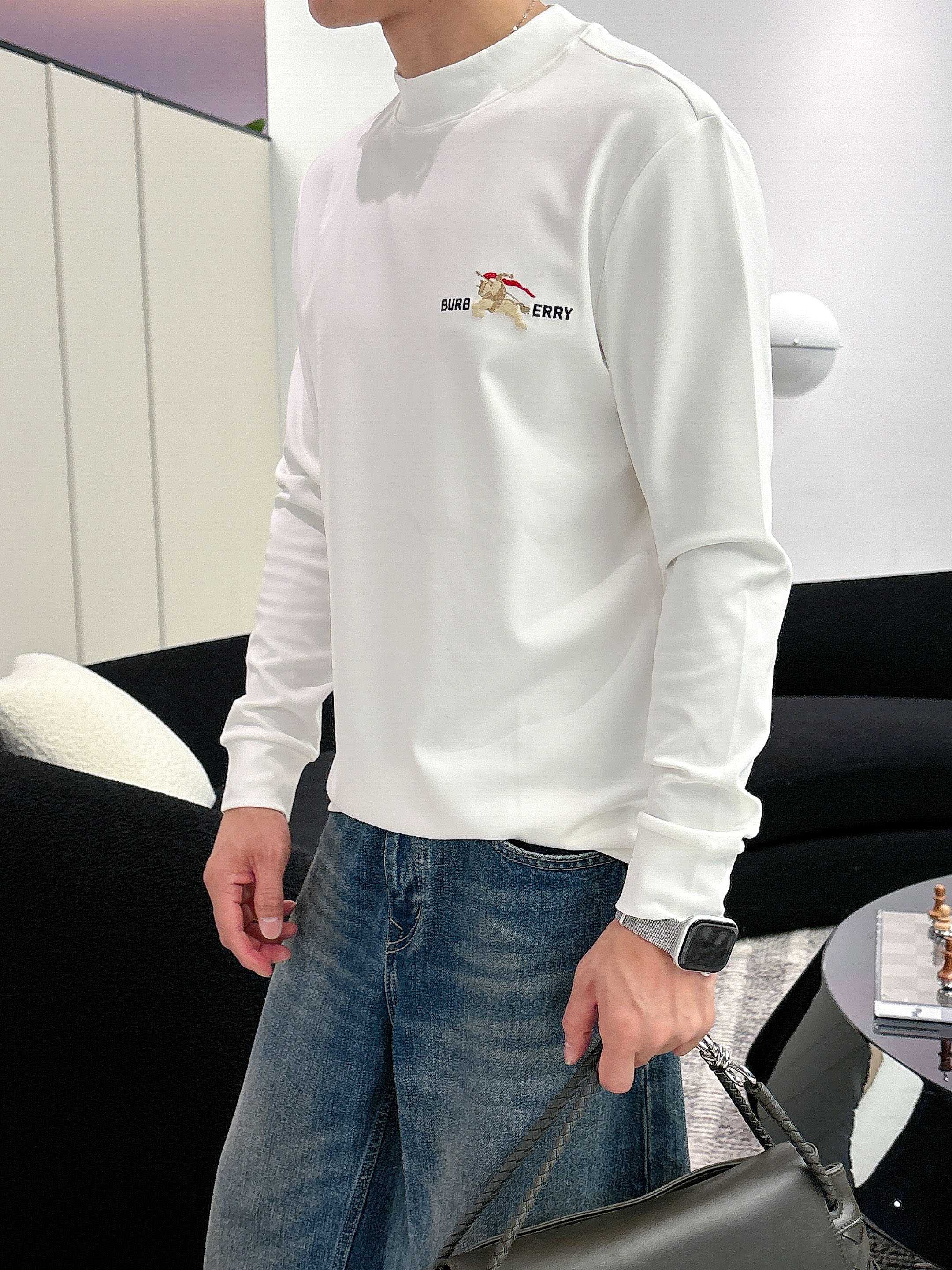 巴宝莉2025秋冬新款，定制面料，定制logo，舒适性与透气性兼优，柔软抗皱弹性和垂性极佳，无论是单穿或