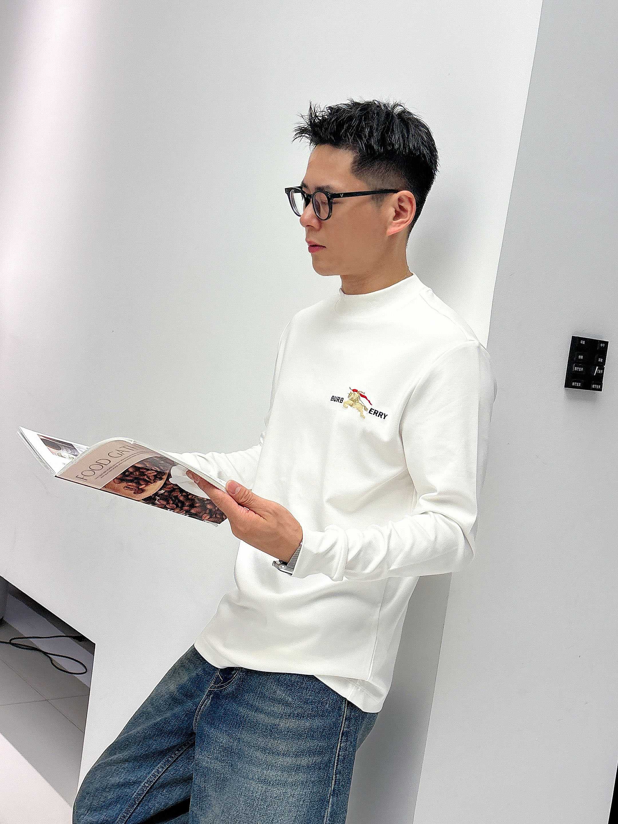 巴宝莉2025秋冬新款，定制面料，定制logo，舒适性与透气性兼优，柔软抗皱弹性和垂性极佳，无论是单穿或