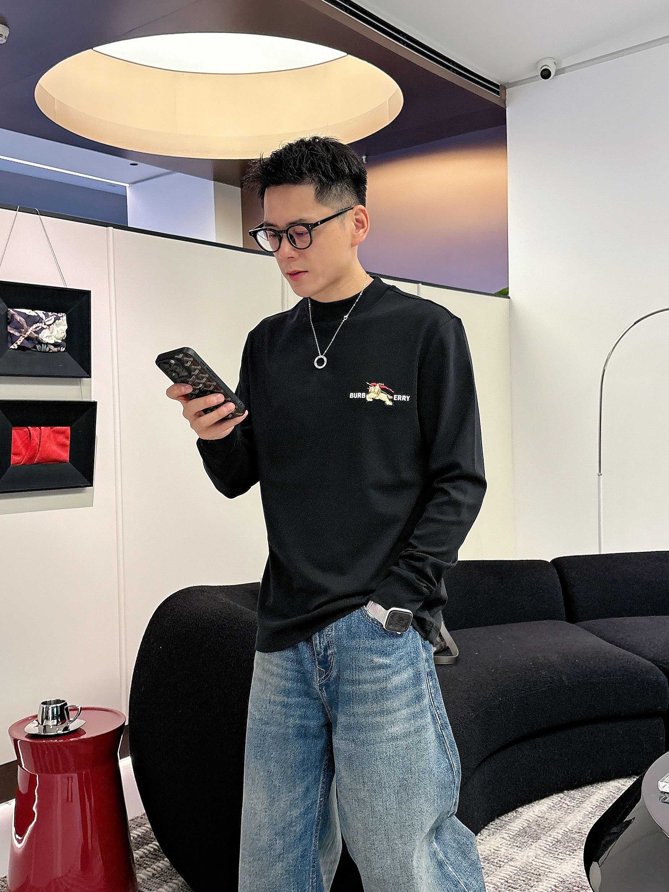 巴宝莉2025秋冬新款，定制面料，定制logo，舒适性与透气性兼优，柔软抗皱弹性和垂性极佳，无论是单穿或