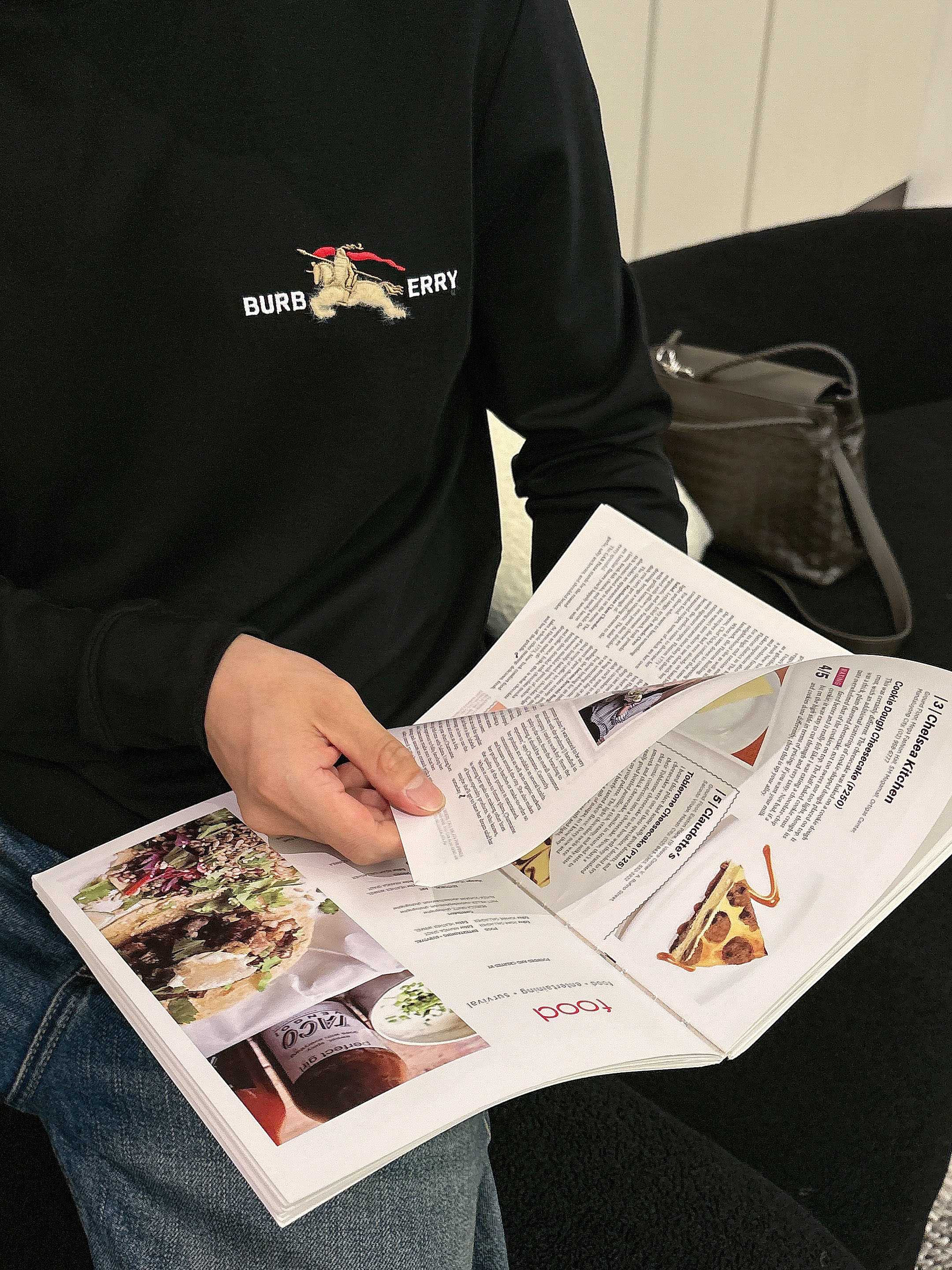 巴宝莉2025秋冬新款，定制面料，定制logo，舒适性与透气性兼优，柔软抗皱弹性和垂性极佳，无论是单穿或