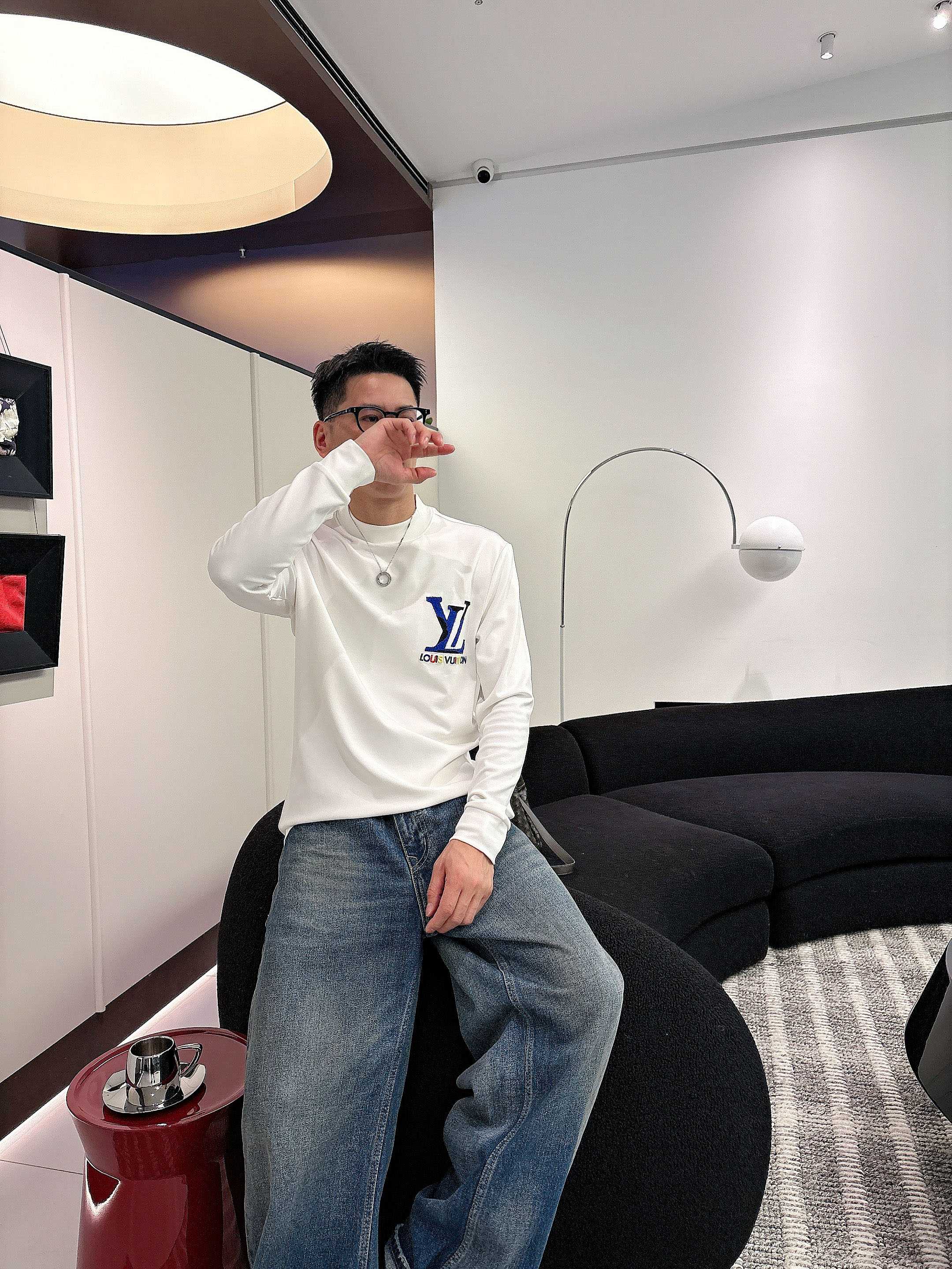 LV2025秋冬新款，定制面料，独特工艺logo，舒适性与透气性兼优，柔软抗皱弹性和垂性极佳，无论是单穿