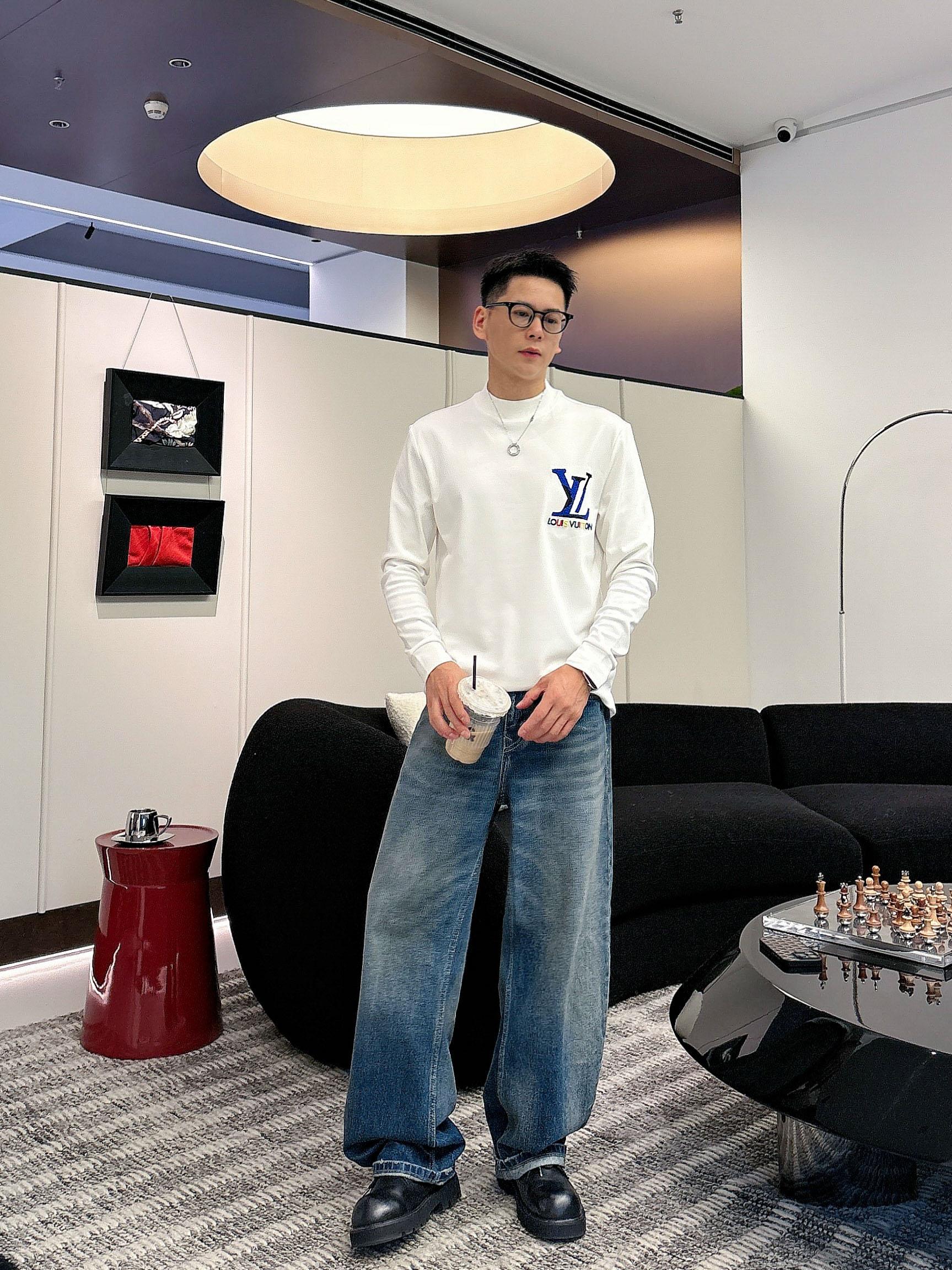 LV2025秋冬新款，定制面料，独特工艺logo，舒适性与透气性兼优，柔软抗皱弹性和垂性极佳，无论是单穿