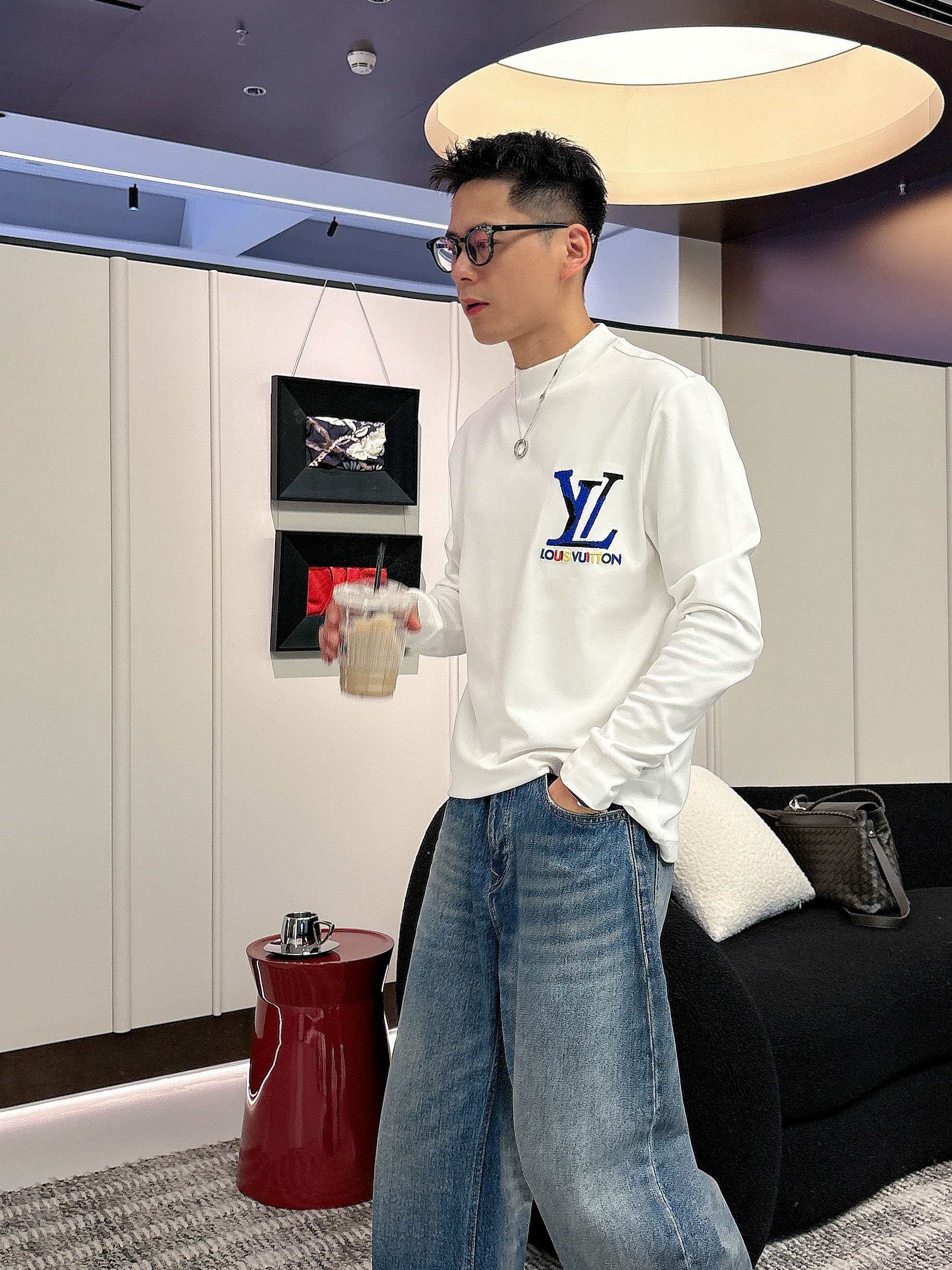 LV2025秋冬新款，定制面料，独特工艺logo，舒适性与透气性兼优，柔软抗皱弹性和垂性极佳，无论是单穿