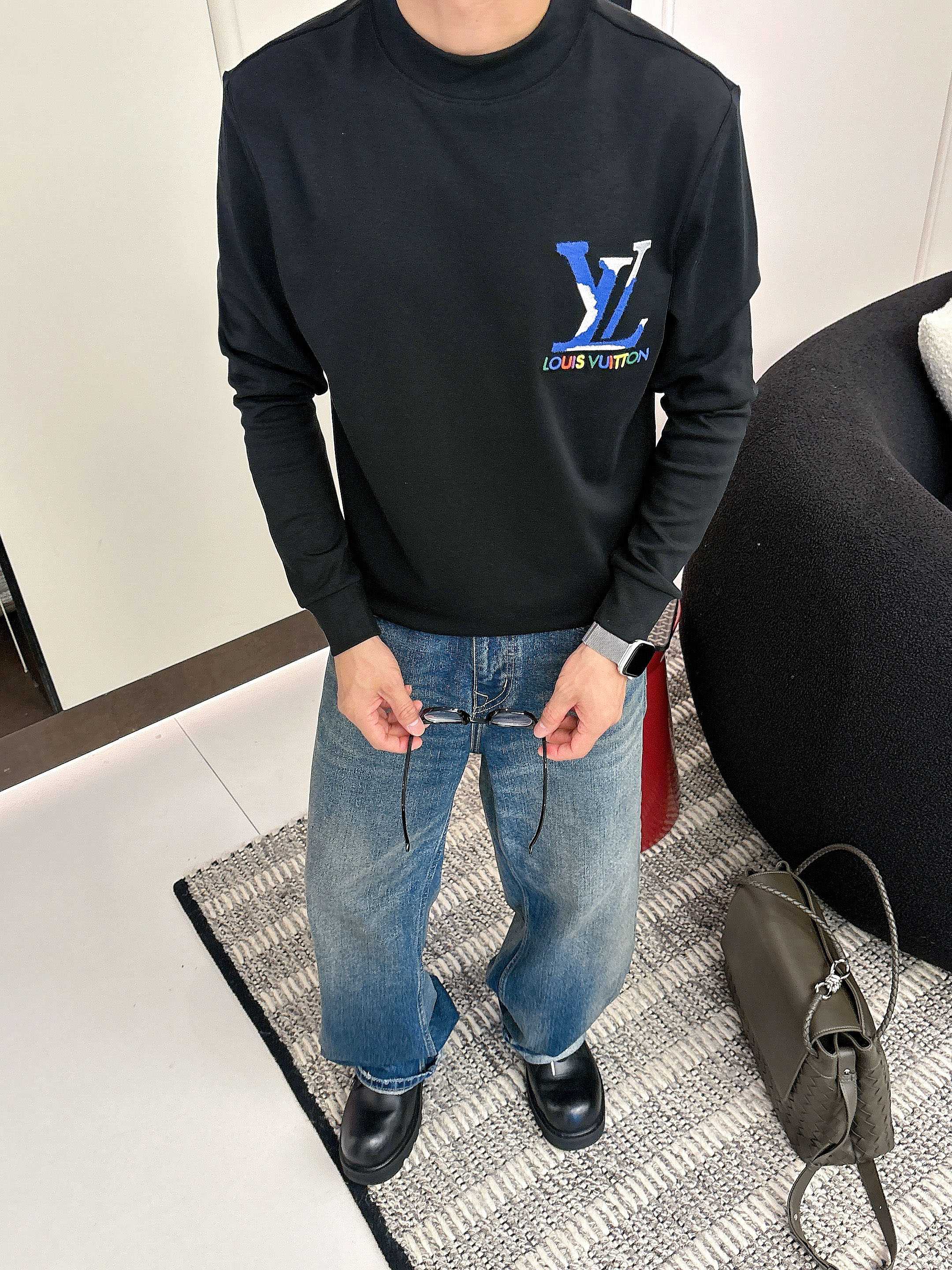 LV2025秋冬新款，定制面料，独特工艺logo，舒适性与透气性兼优，柔软抗皱弹性和垂性极佳，无论是单穿