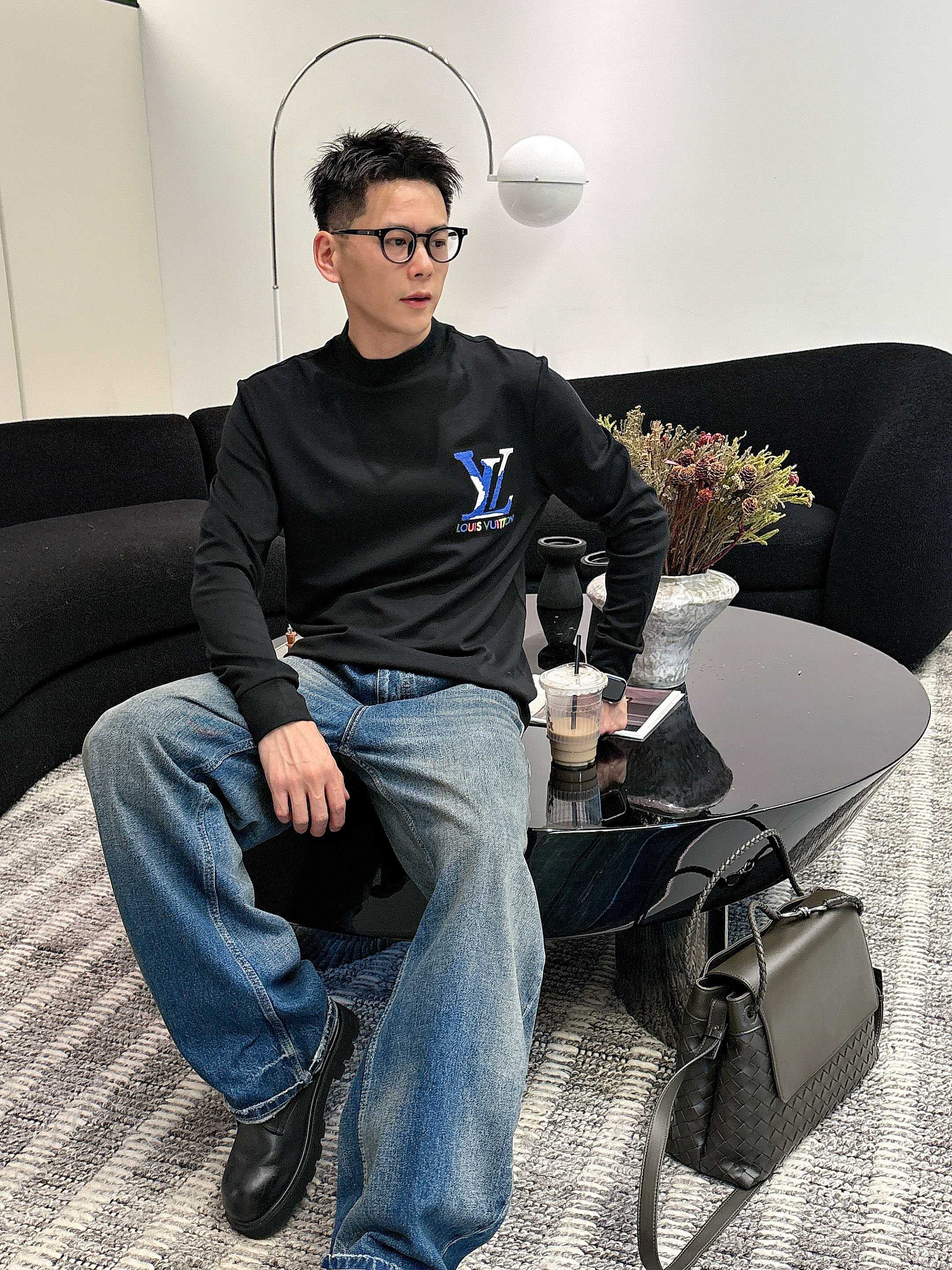 LV2025秋冬新款，定制面料，独特工艺logo，舒适性与透气性兼优，柔软抗皱弹性和垂性极佳，无论是单穿