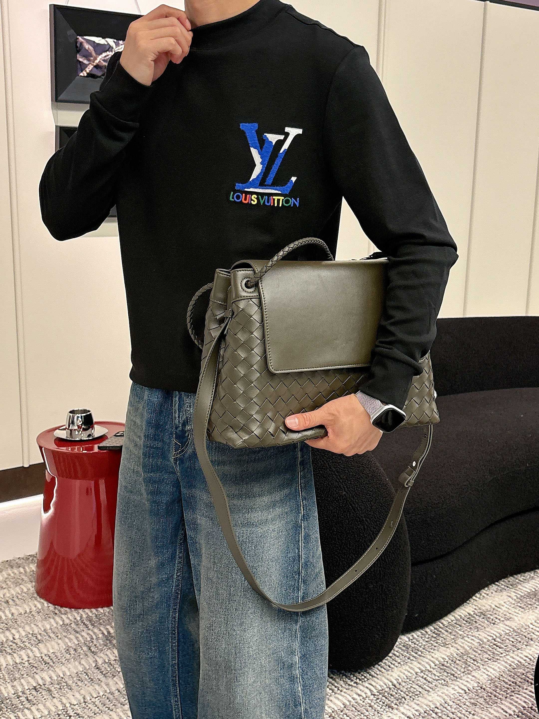 LV2025秋冬新款，定制面料，独特工艺logo，舒适性与透气性兼优，柔软抗皱弹性和垂性极佳，无论是单穿