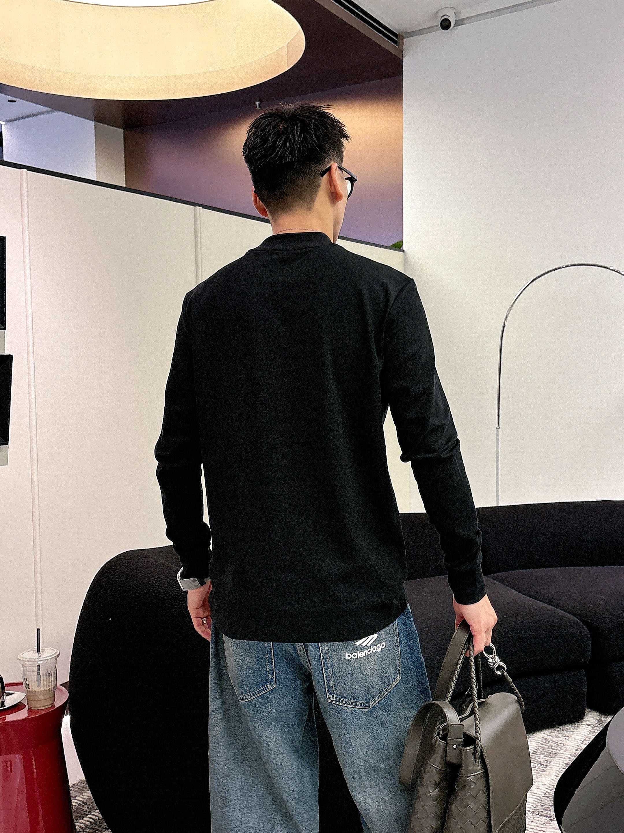 Dior2025秋冬新款，定制面料，独特工艺logo，舒适性与透气性兼优，柔软抗皱弹性和垂性极佳，无论是