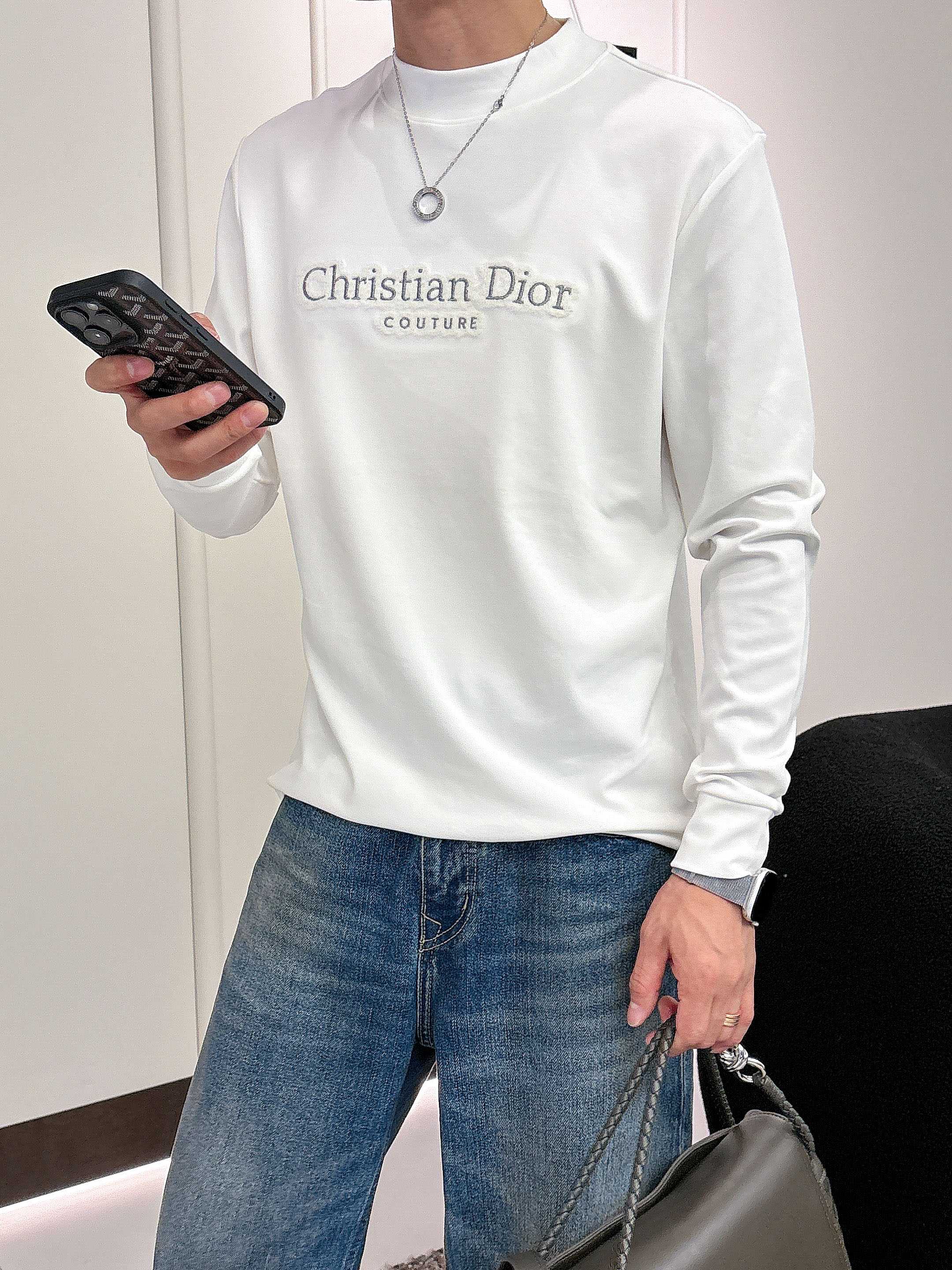 Dior2025秋冬新款，定制面料，独特工艺logo，舒适性与透气性兼优，柔软抗皱弹性和垂性极佳，无论是