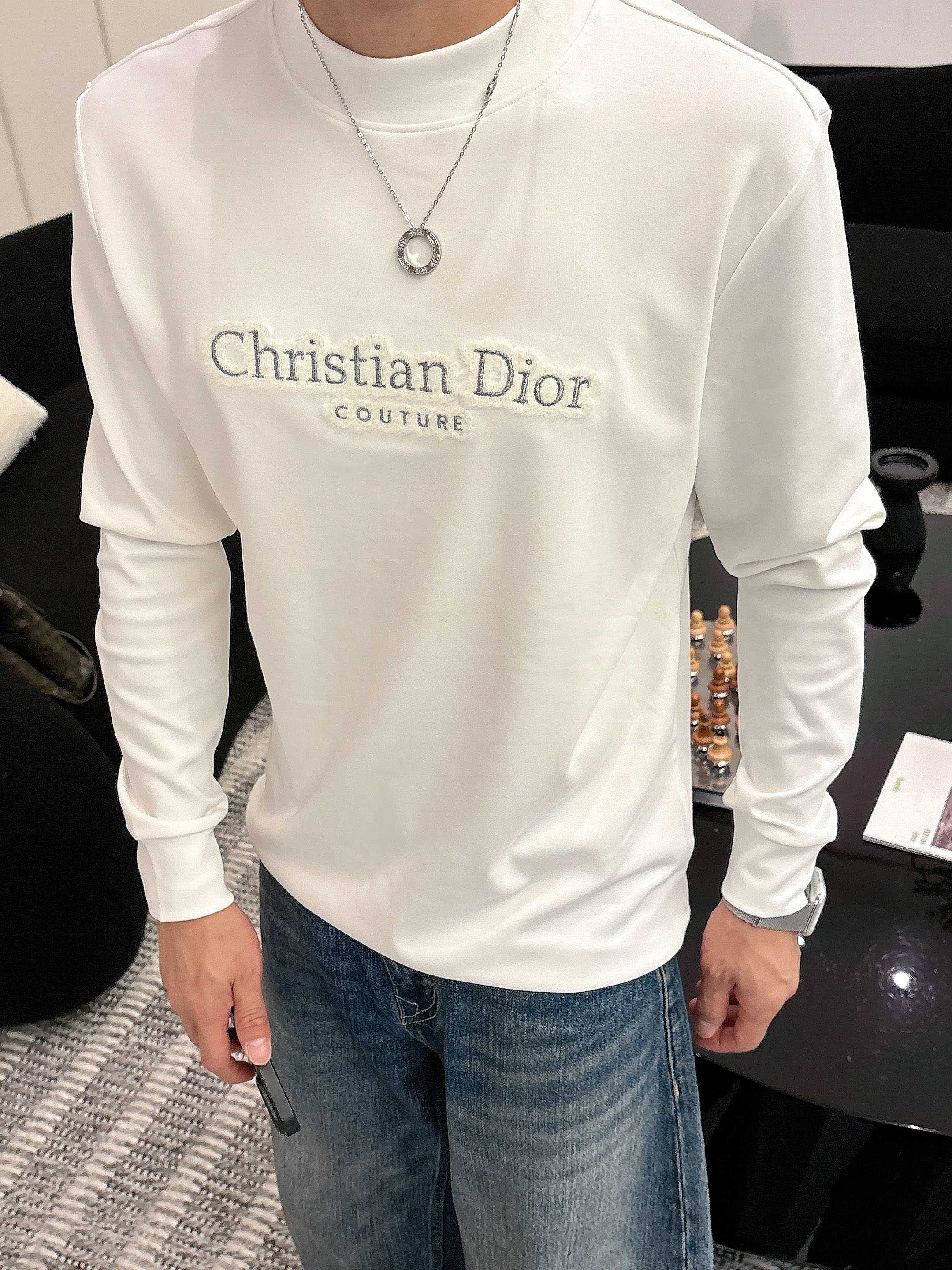 Dior2025秋冬新款，定制面料，独特工艺logo，舒适性与透气性兼优，柔软抗皱弹性和垂性极佳，无论是