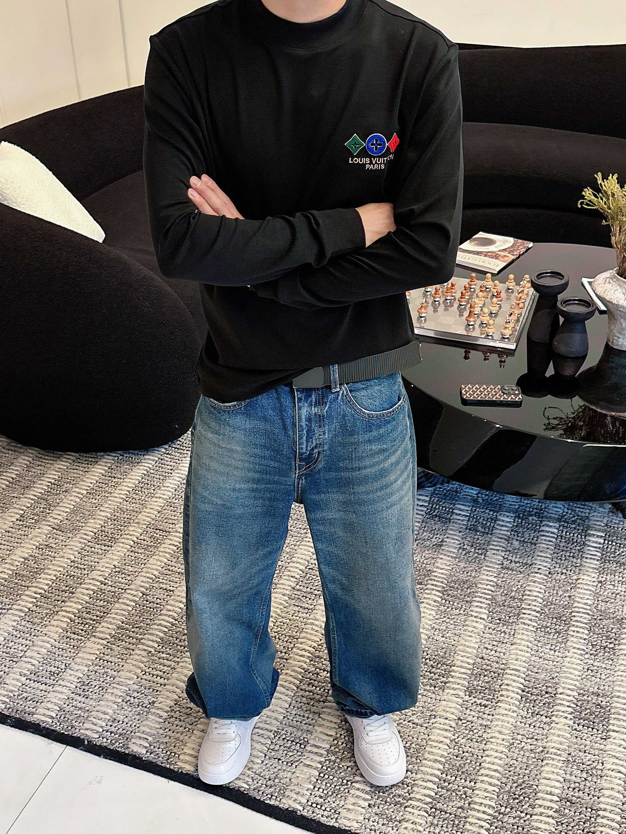 LV2025秋冬新款，定制面料，定制logo，舒适性与透气性兼优，柔软抗皱弹性和垂性极佳，无论是单穿或是