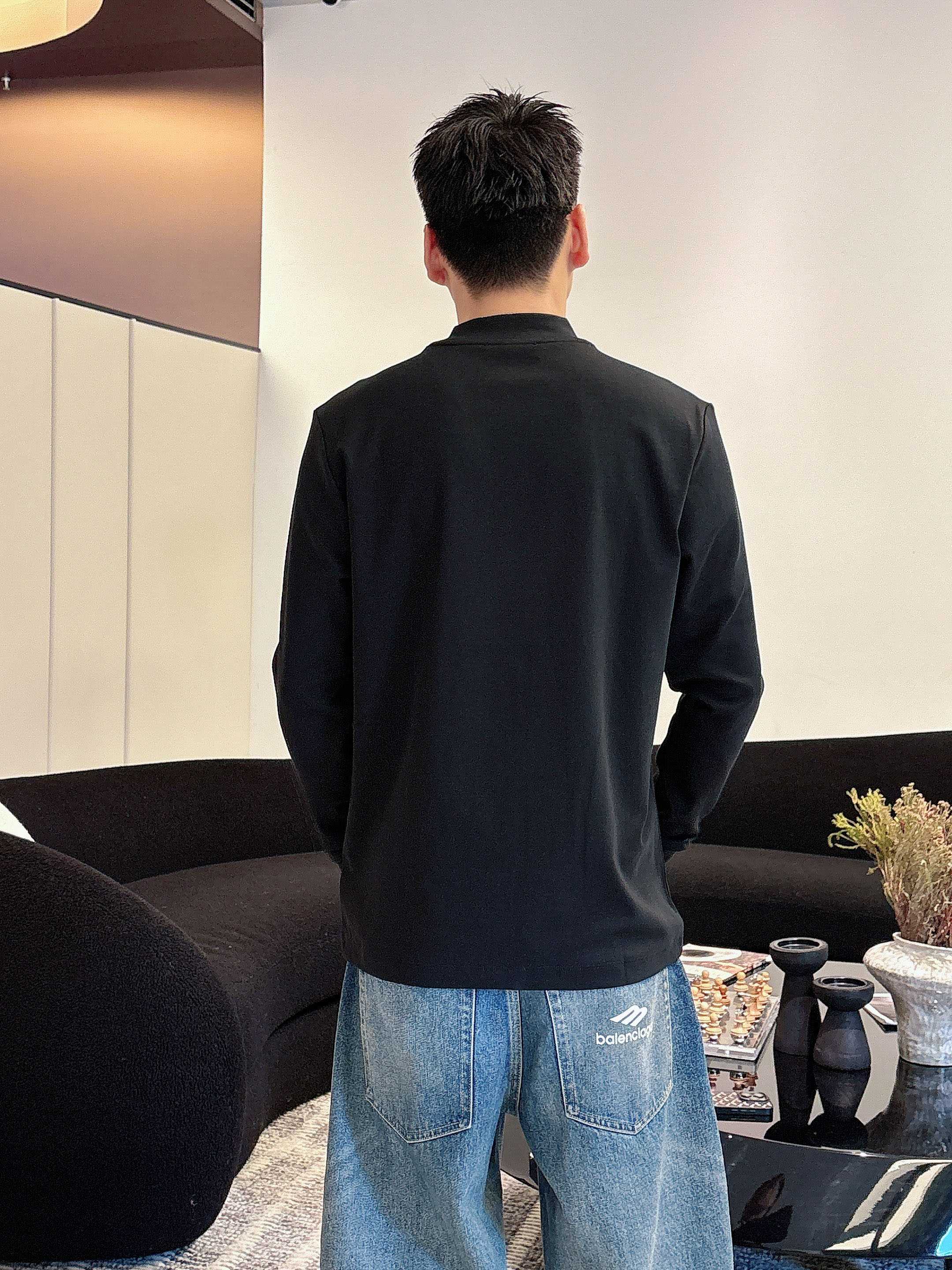 LV2025秋冬新款，定制面料，定制logo，舒适性与透气性兼优，柔软抗皱弹性和垂性极佳，无论是单穿或是