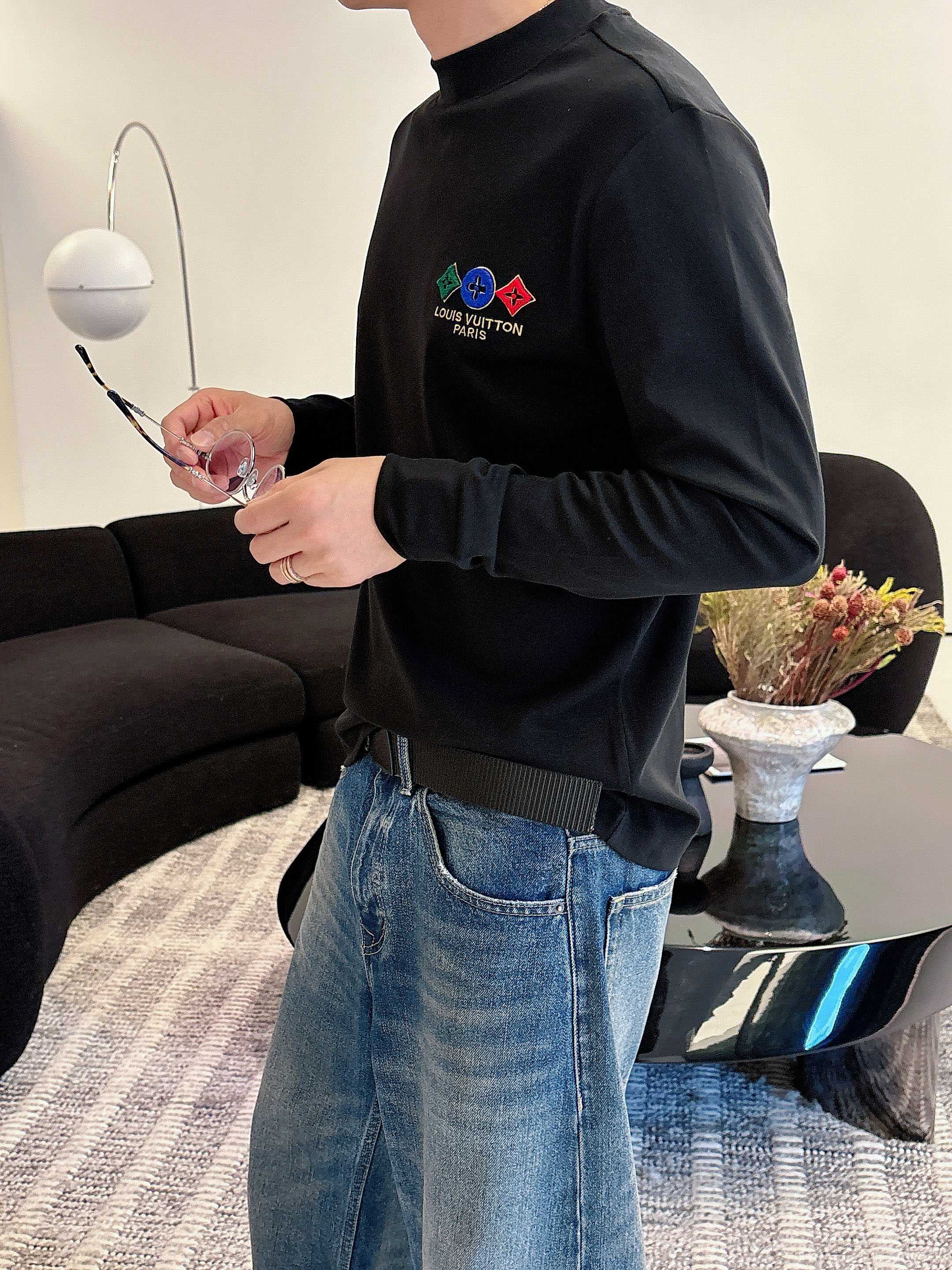 LV2025秋冬新款，定制面料，定制logo，舒适性与透气性兼优，柔软抗皱弹性和垂性极佳，无论是单穿或是