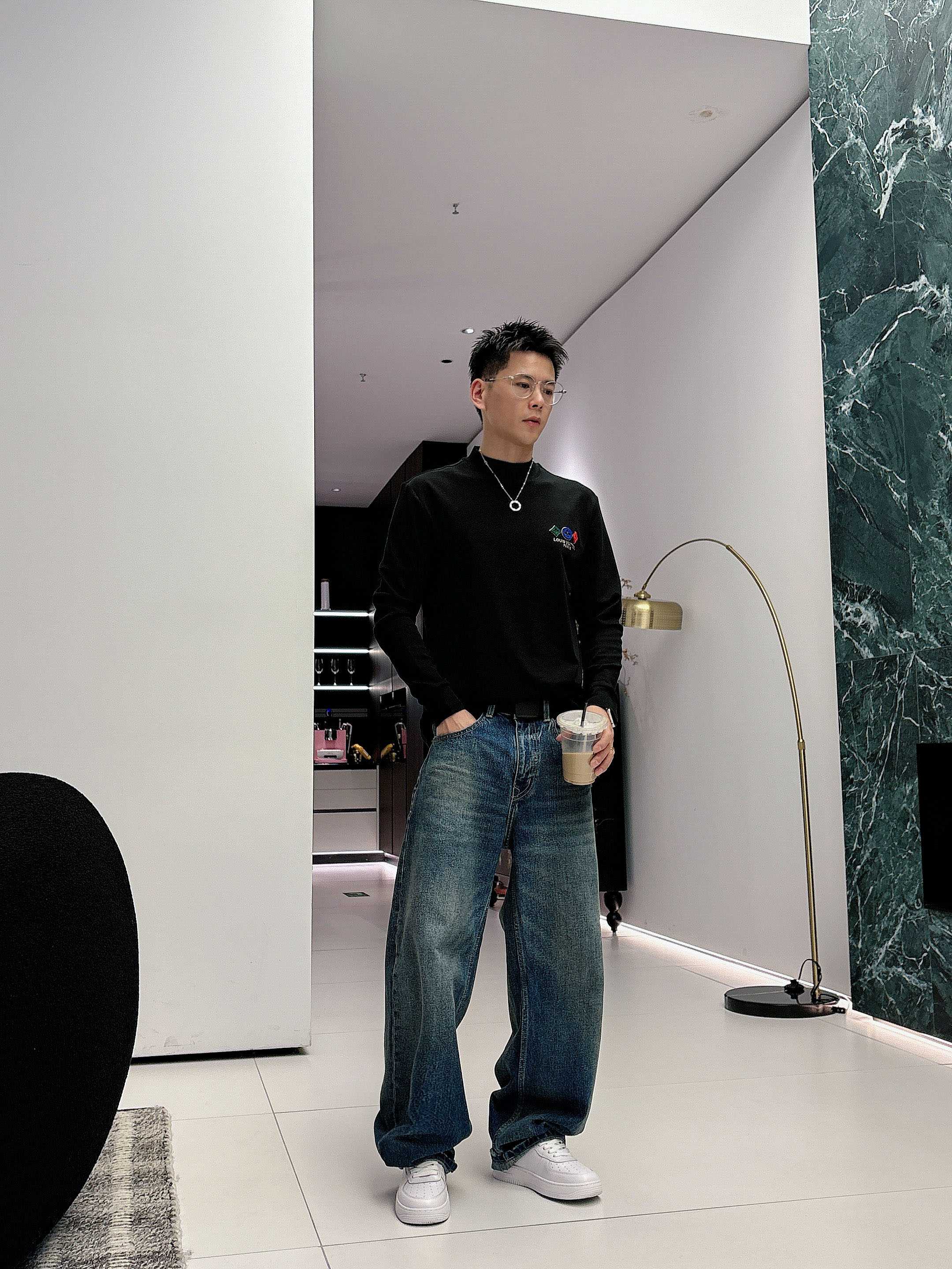 LV2025秋冬新款，定制面料，定制logo，舒适性与透气性兼优，柔软抗皱弹性和垂性极佳，无论是单穿或是