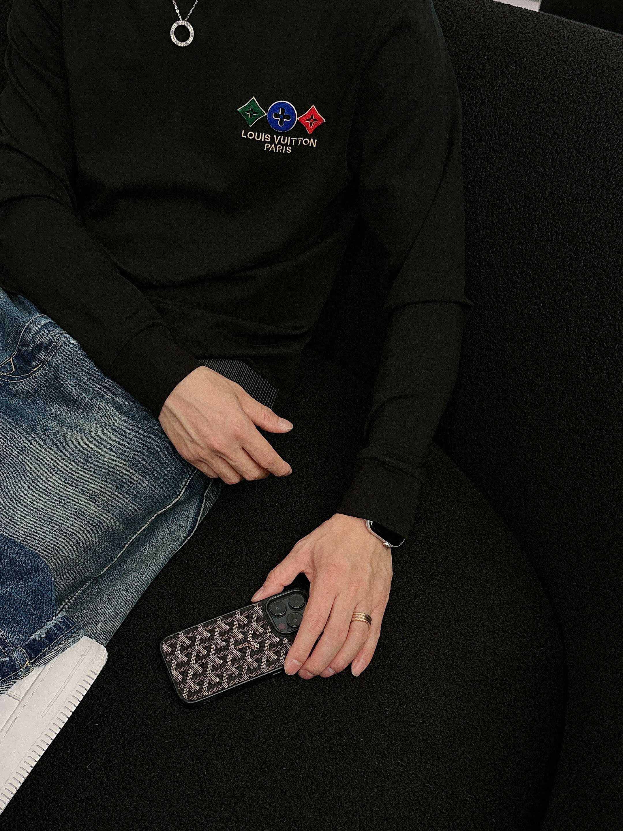 LV2025秋冬新款，定制面料，定制logo，舒适性与透气性兼优，柔软抗皱弹性和垂性极佳，无论是单穿或是