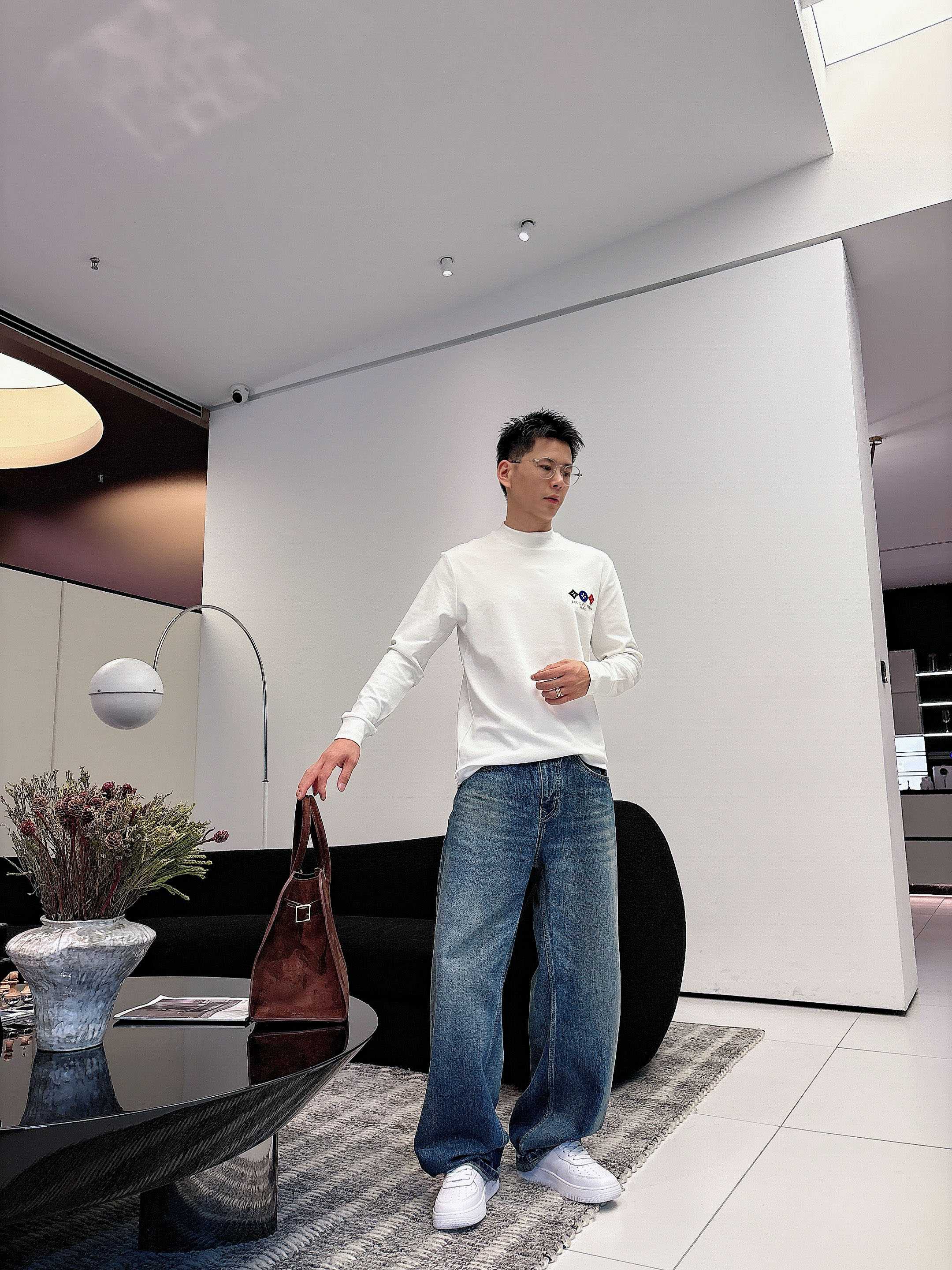 LV2025秋冬新款，定制面料，定制logo，舒适性与透气性兼优，柔软抗皱弹性和垂性极佳，无论是单穿或是