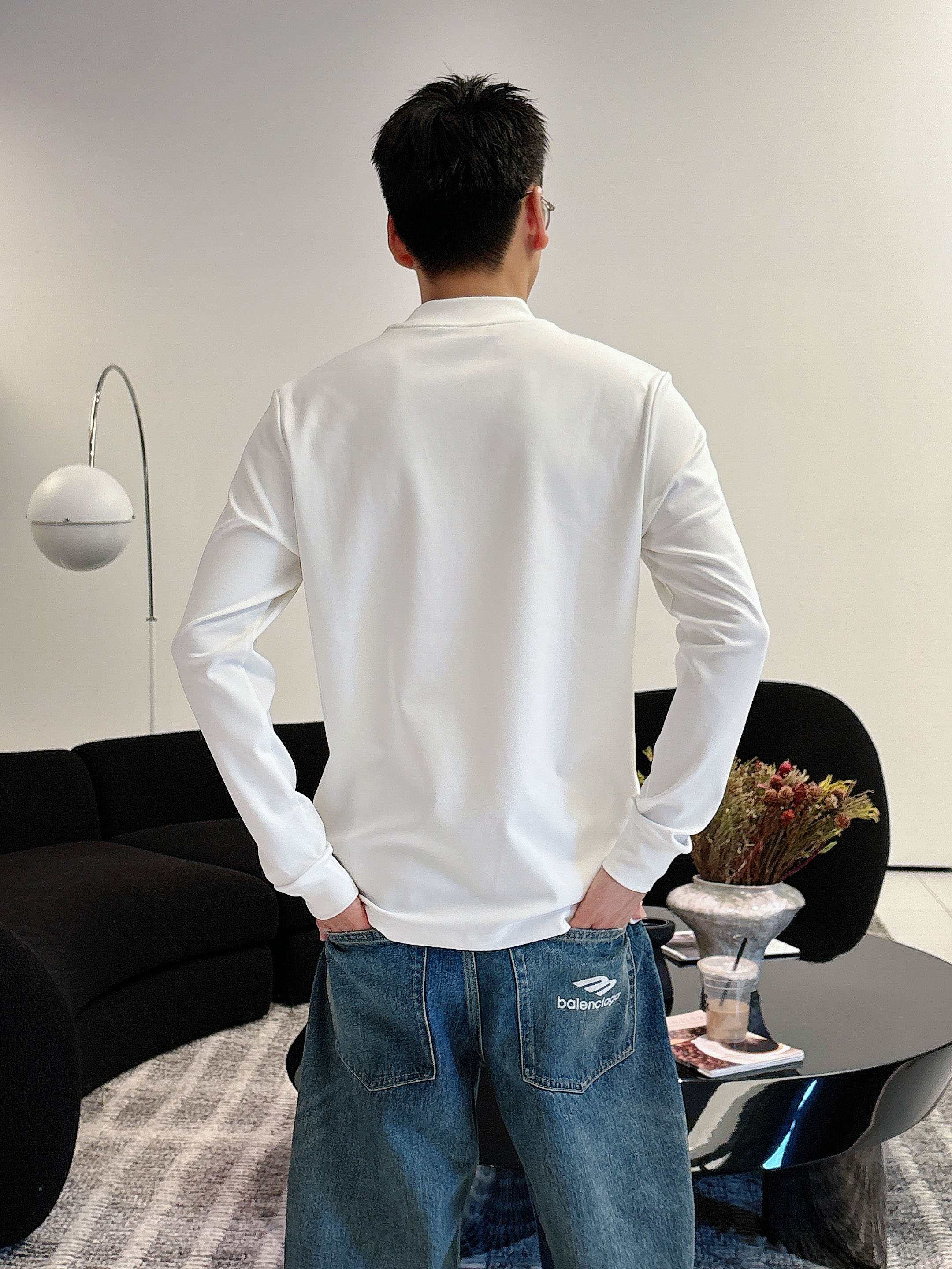 LV2025秋冬新款，定制面料，定制logo，舒适性与透气性兼优，柔软抗皱弹性和垂性极佳，无论是单穿或是