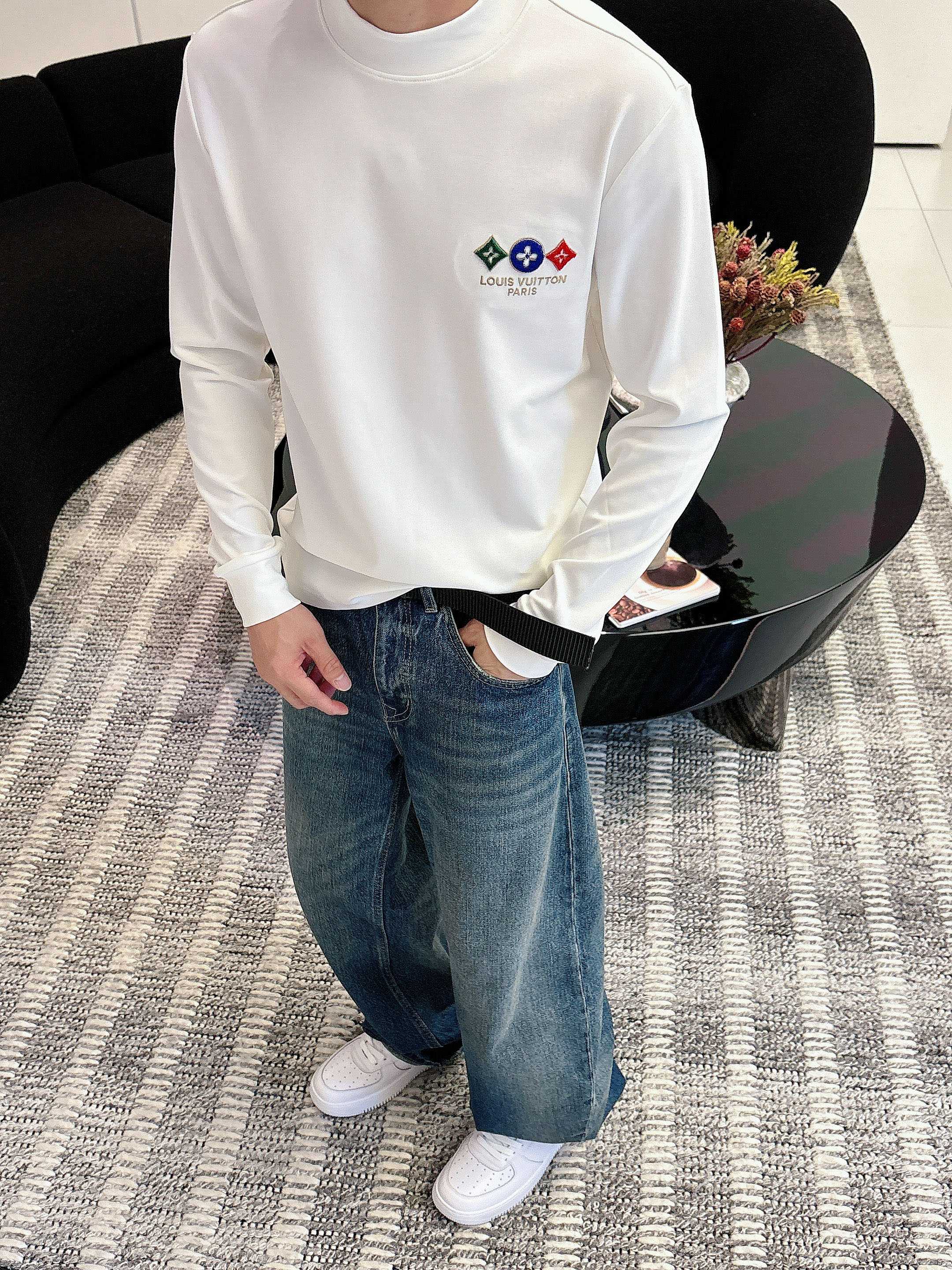 LV2025秋冬新款，定制面料，定制logo，舒适性与透气性兼优，柔软抗皱弹性和垂性极佳，无论是单穿或是