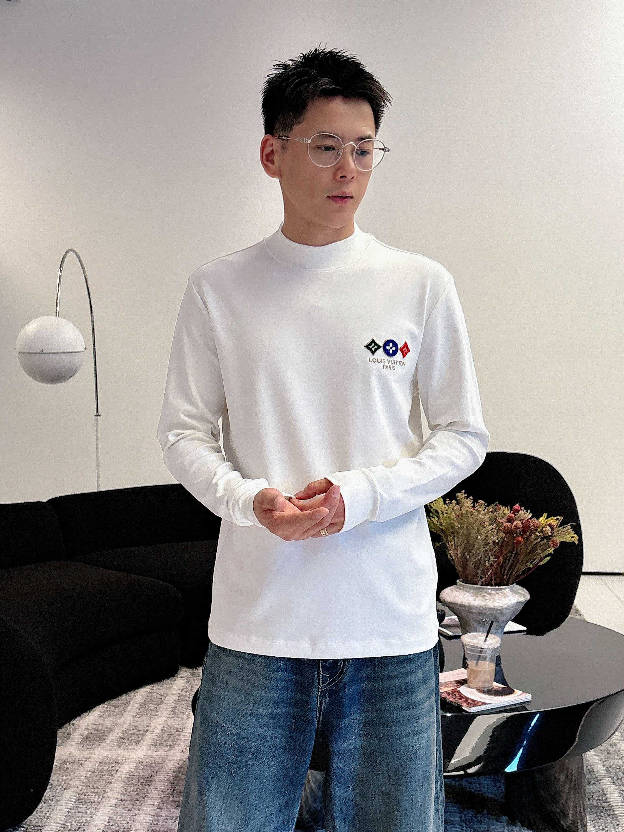 LV2025秋冬新款，定制面料，定制logo，舒适性与透气性兼优，柔软抗皱弹性和垂性极佳，无论是单穿或是