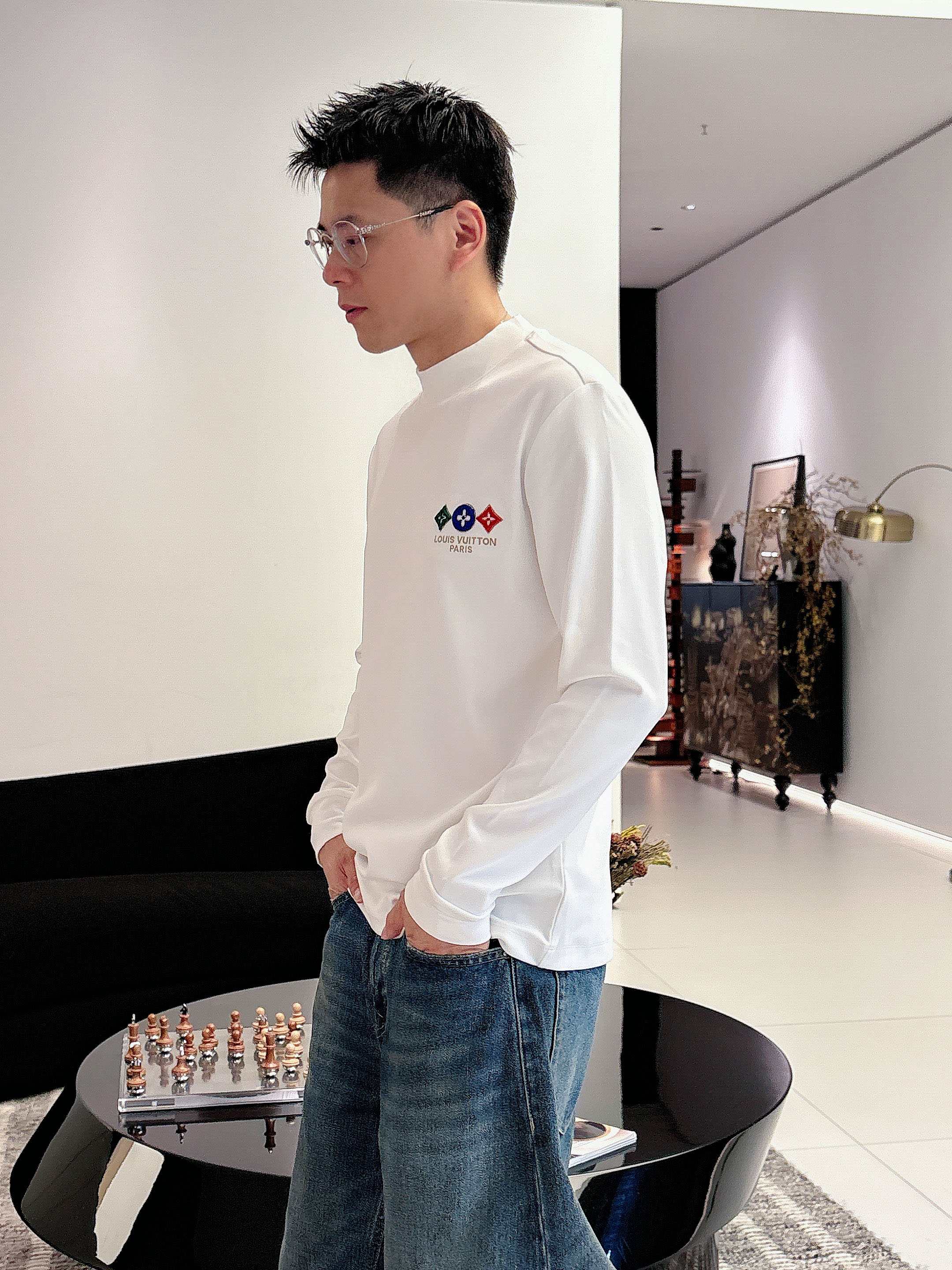 LV2025秋冬新款，定制面料，定制logo，舒适性与透气性兼优，柔软抗皱弹性和垂性极佳，无论是单穿或是