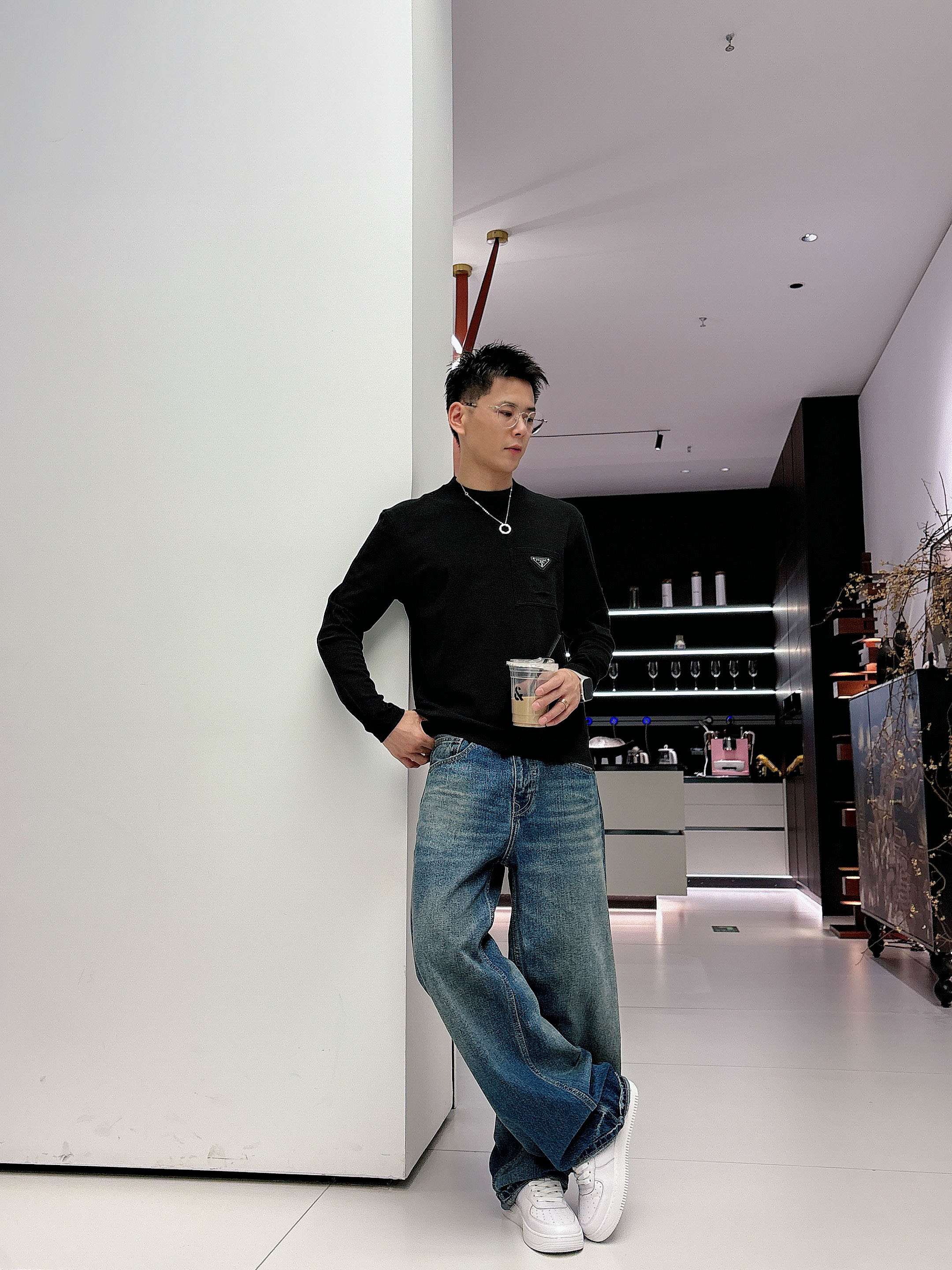 普拉达2025秋冬新款，定制面料，定制logo，舒适性与透气性兼优，柔软抗皱弹性和垂性极佳，无论是单穿或