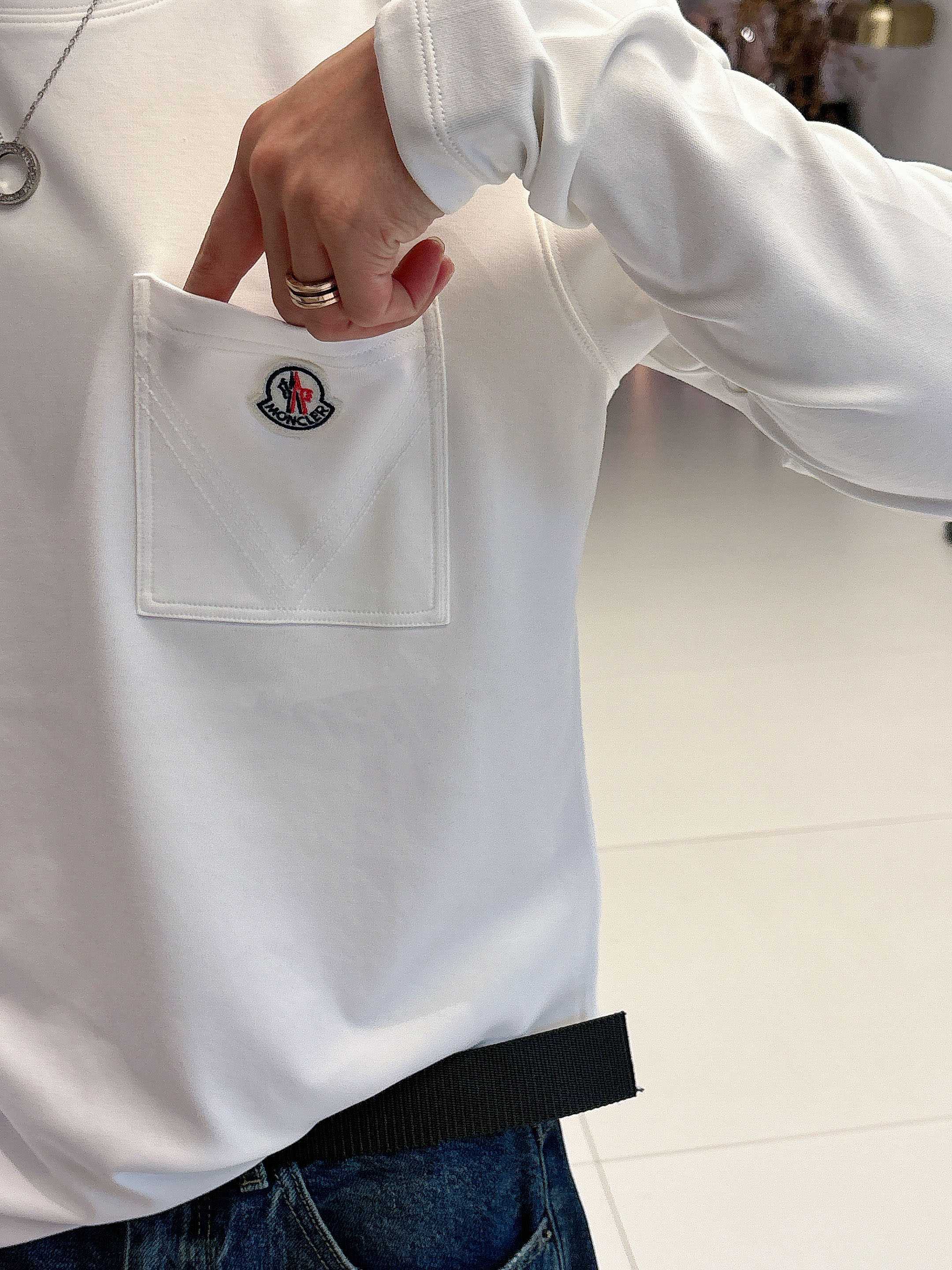 蒙口2025秋冬新款，定制面料，定制logo，舒适性与透气性兼优，柔软抗皱弹性和垂性极佳，无论是单穿或是