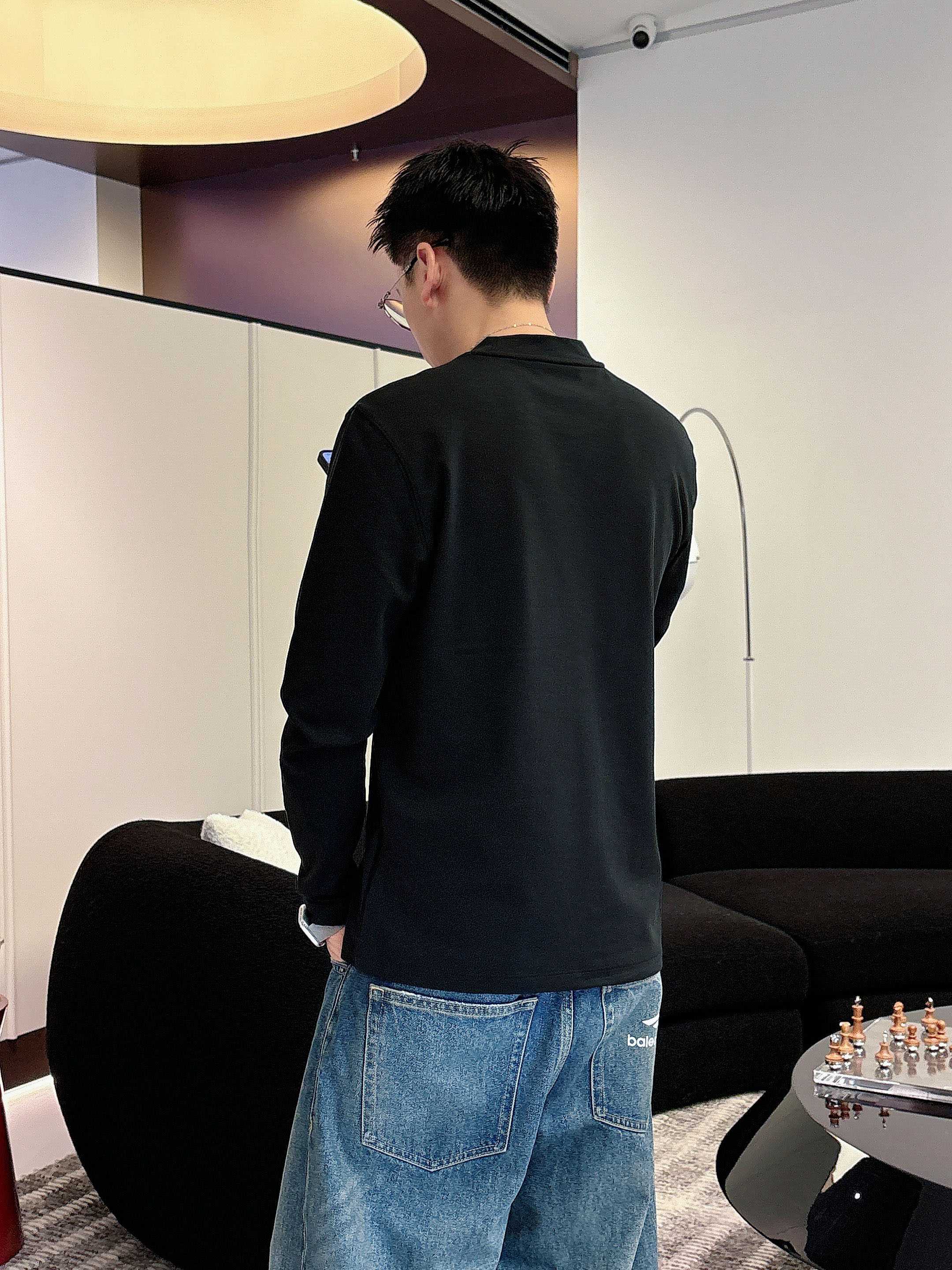 普拉达2025秋冬新款，定制面料，定制logo，舒适性与透气性兼优，柔软抗皱弹性和垂性极佳，无论是单穿或