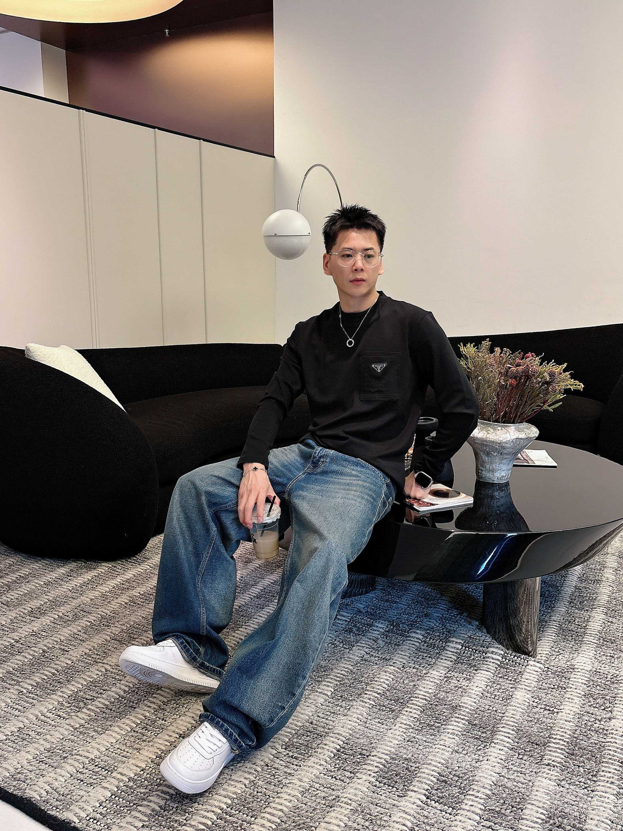 普拉达2025秋冬新款，定制面料，定制logo，舒适性与透气性兼优，柔软抗皱弹性和垂性极佳，无论是单穿或