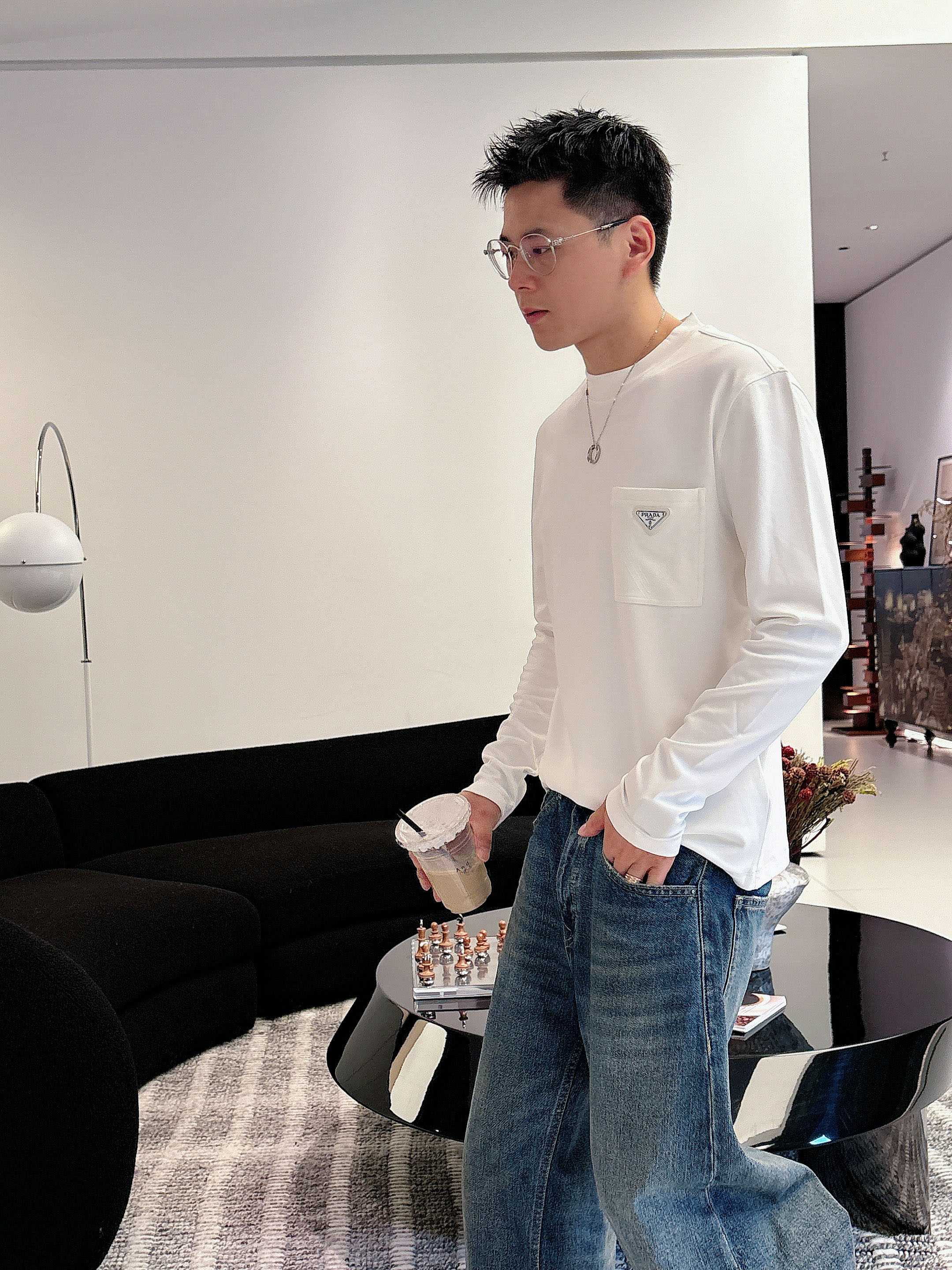 普拉达2025秋冬新款，定制面料，定制logo，舒适性与透气性兼优，柔软抗皱弹性和垂性极佳，无论是单穿或