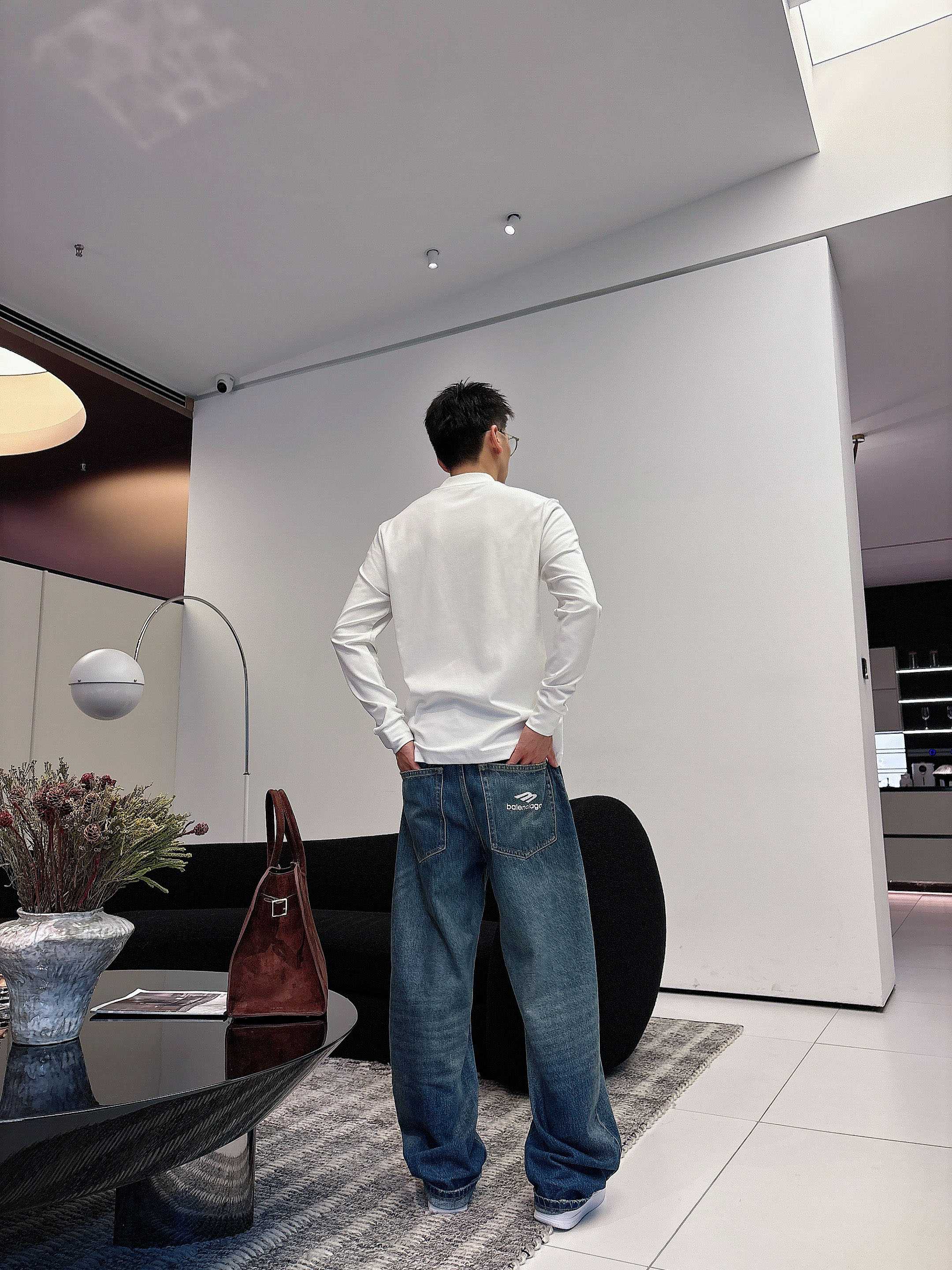 普拉达2025秋冬新款，定制面料，定制logo，舒适性与透气性兼优，柔软抗皱弹性和垂性极佳，无论是单穿或