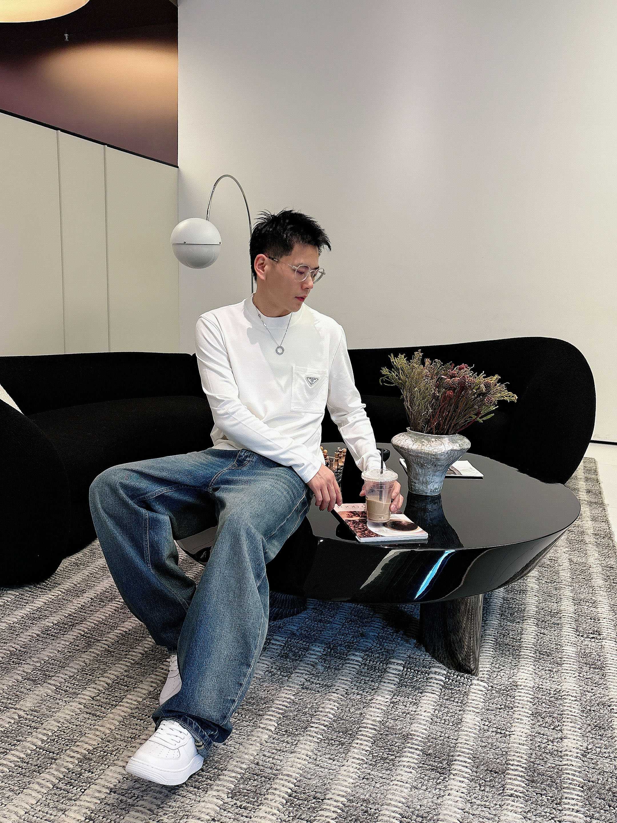 普拉达2025秋冬新款，定制面料，定制logo，舒适性与透气性兼优，柔软抗皱弹性和垂性极佳，无论是单穿或