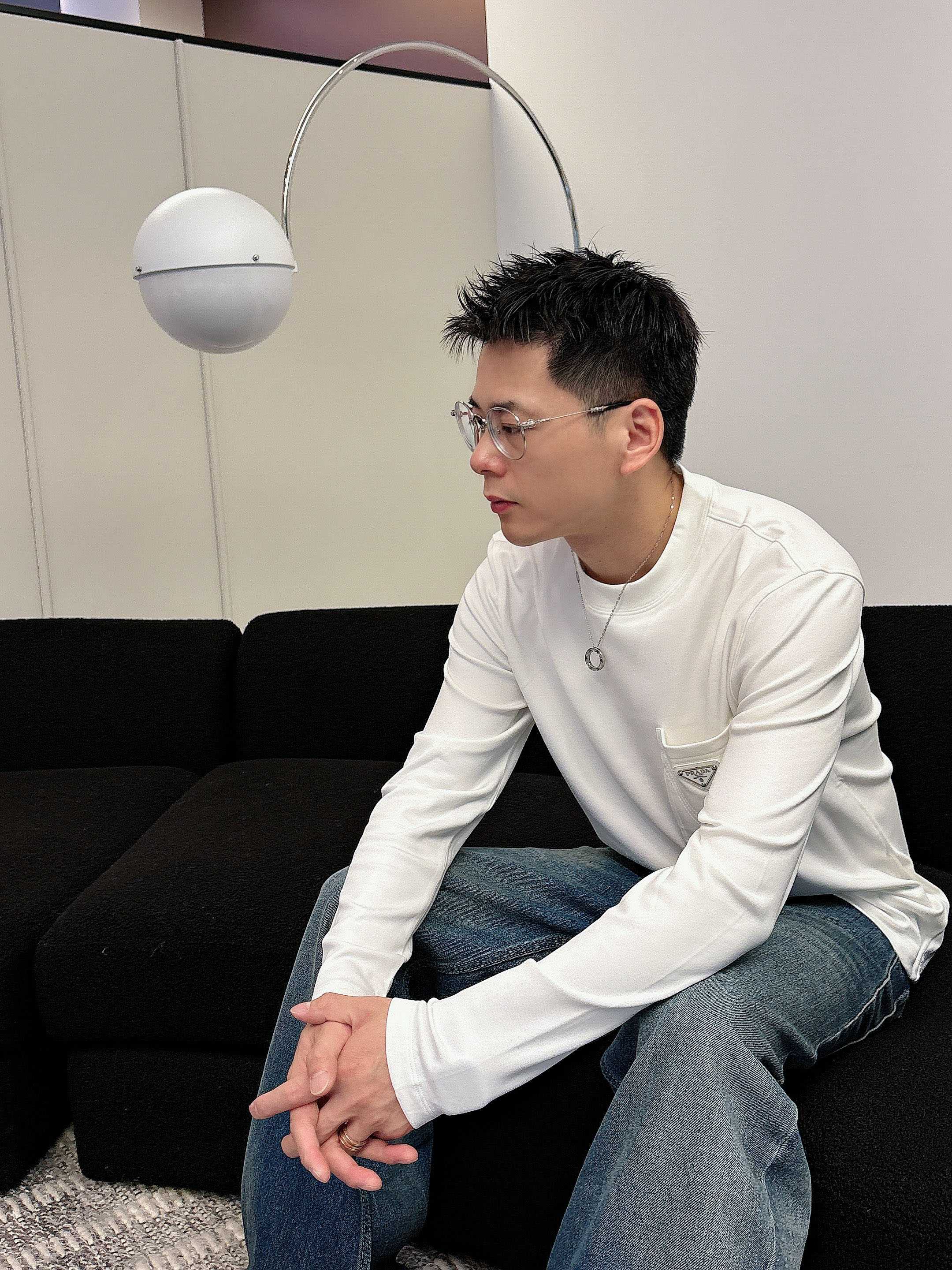 普拉达2025秋冬新款，定制面料，定制logo，舒适性与透气性兼优，柔软抗皱弹性和垂性极佳，无论是单穿或