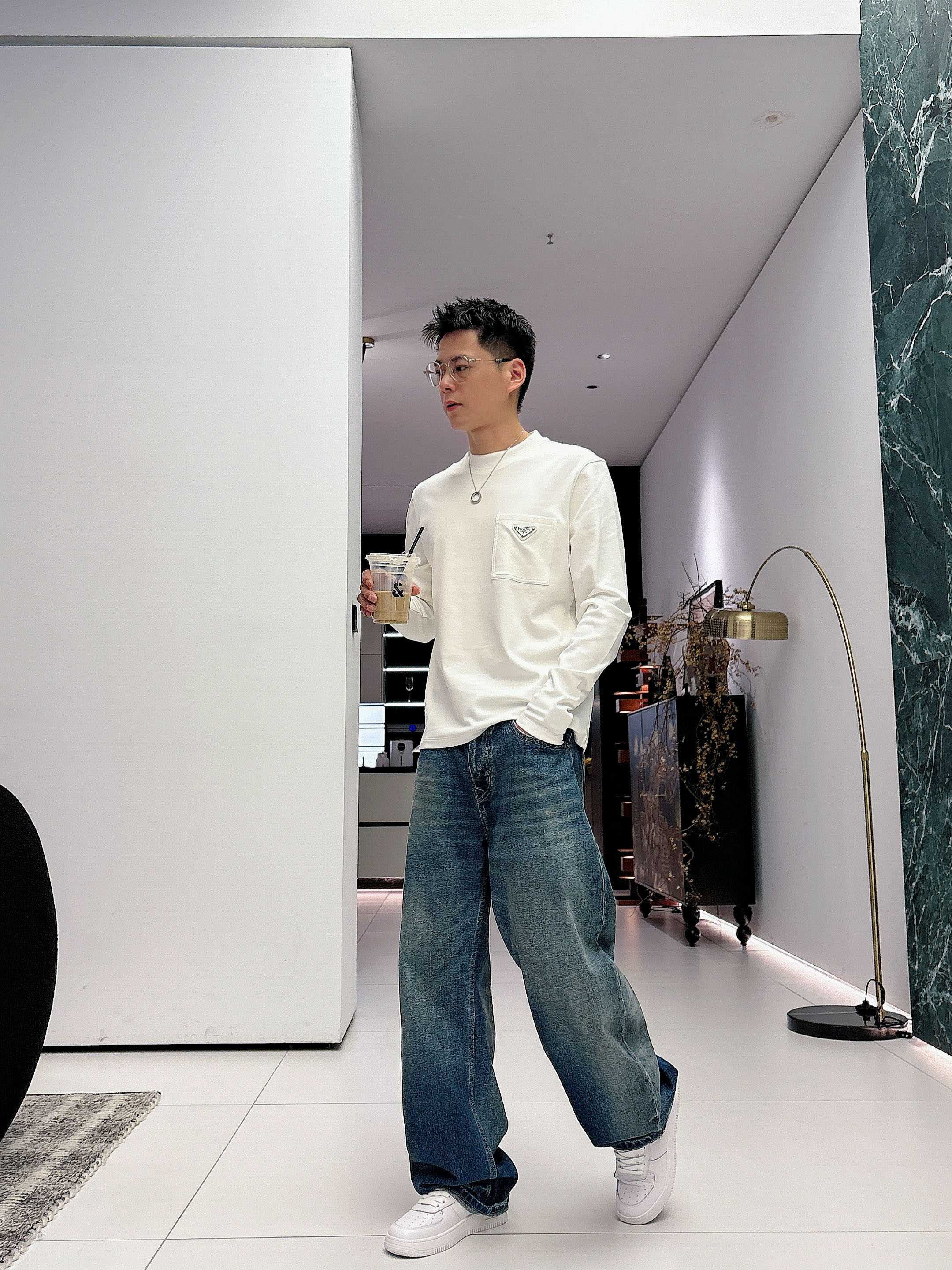 普拉达2025秋冬新款，定制面料，定制logo，舒适性与透气性兼优，柔软抗皱弹性和垂性极佳，无论是单穿或