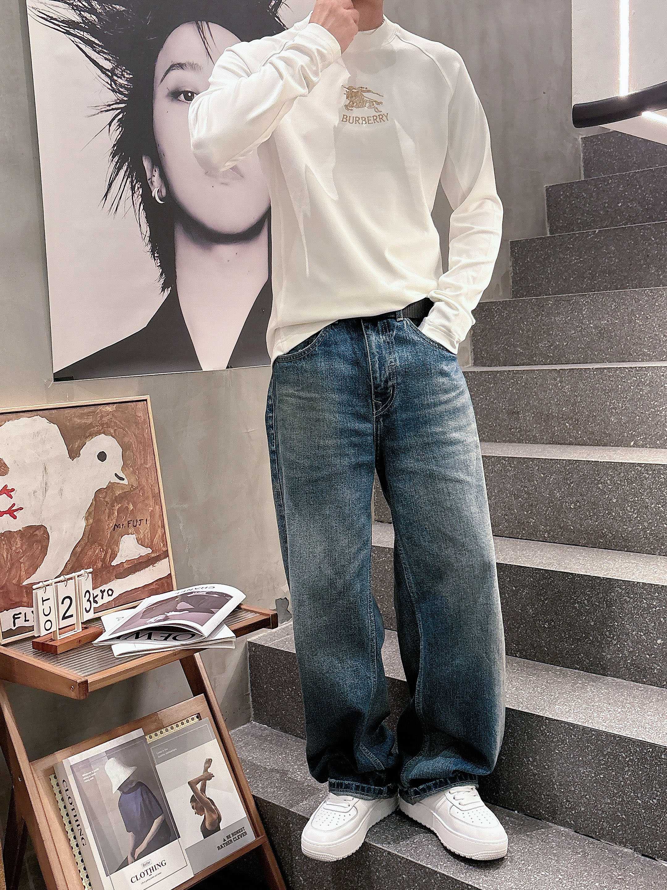 巴宝莉2025秋冬新款，定制面料，独特工艺logo，舒适性与透气性兼优，柔软抗皱弹性和垂性极佳，无论是单