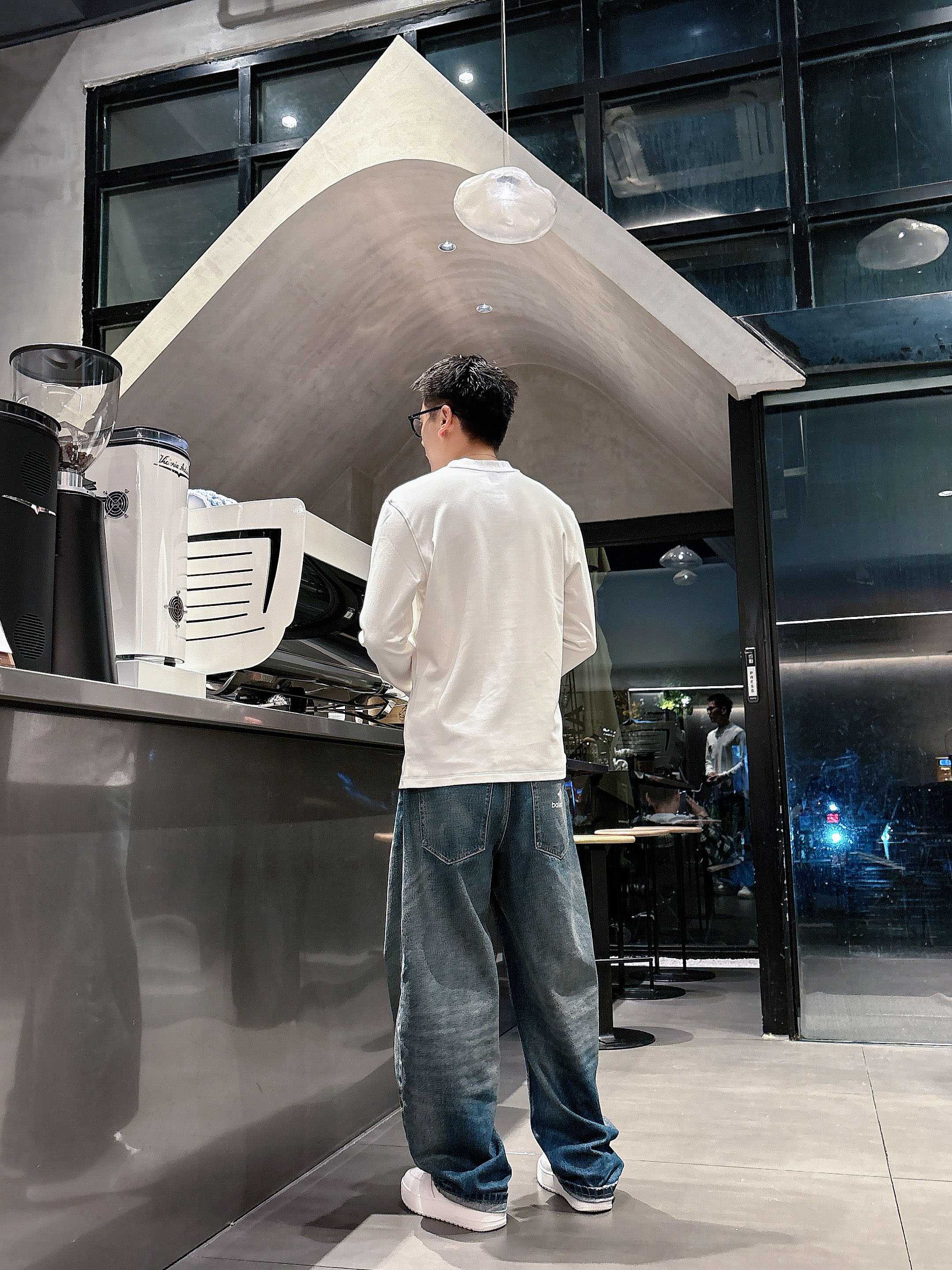 巴宝莉2025秋冬新款，定制面料，独特工艺logo，舒适性与透气性兼优，柔软抗皱弹性和垂性极佳，无论是单