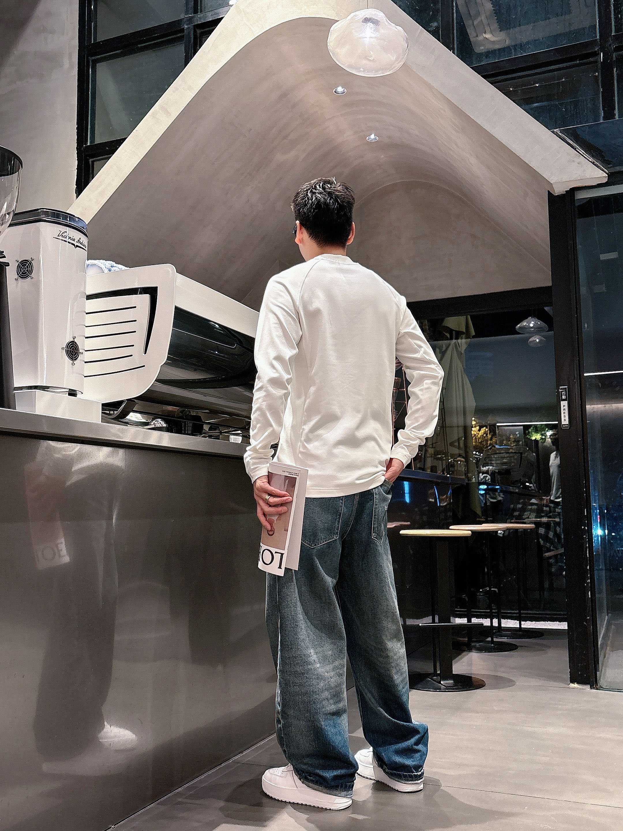 巴宝莉2025秋冬新款，定制面料，独特工艺logo，舒适性与透气性兼优，柔软抗皱弹性和垂性极佳，无论是单