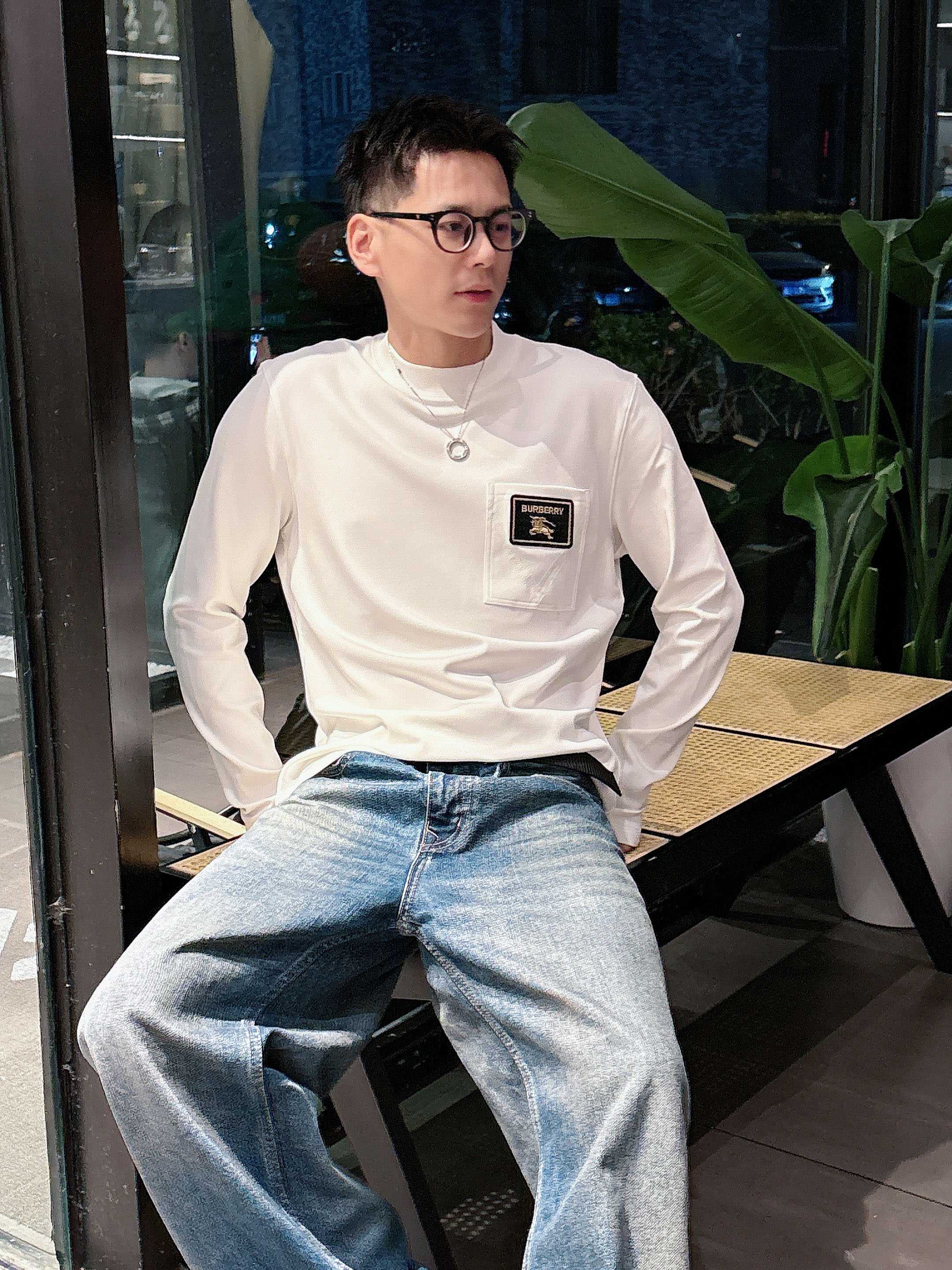 巴宝莉2025秋冬新款，定制面料，独特工艺logo，舒适性与透气性兼优，柔软抗皱弹性和垂性极佳，无论是单