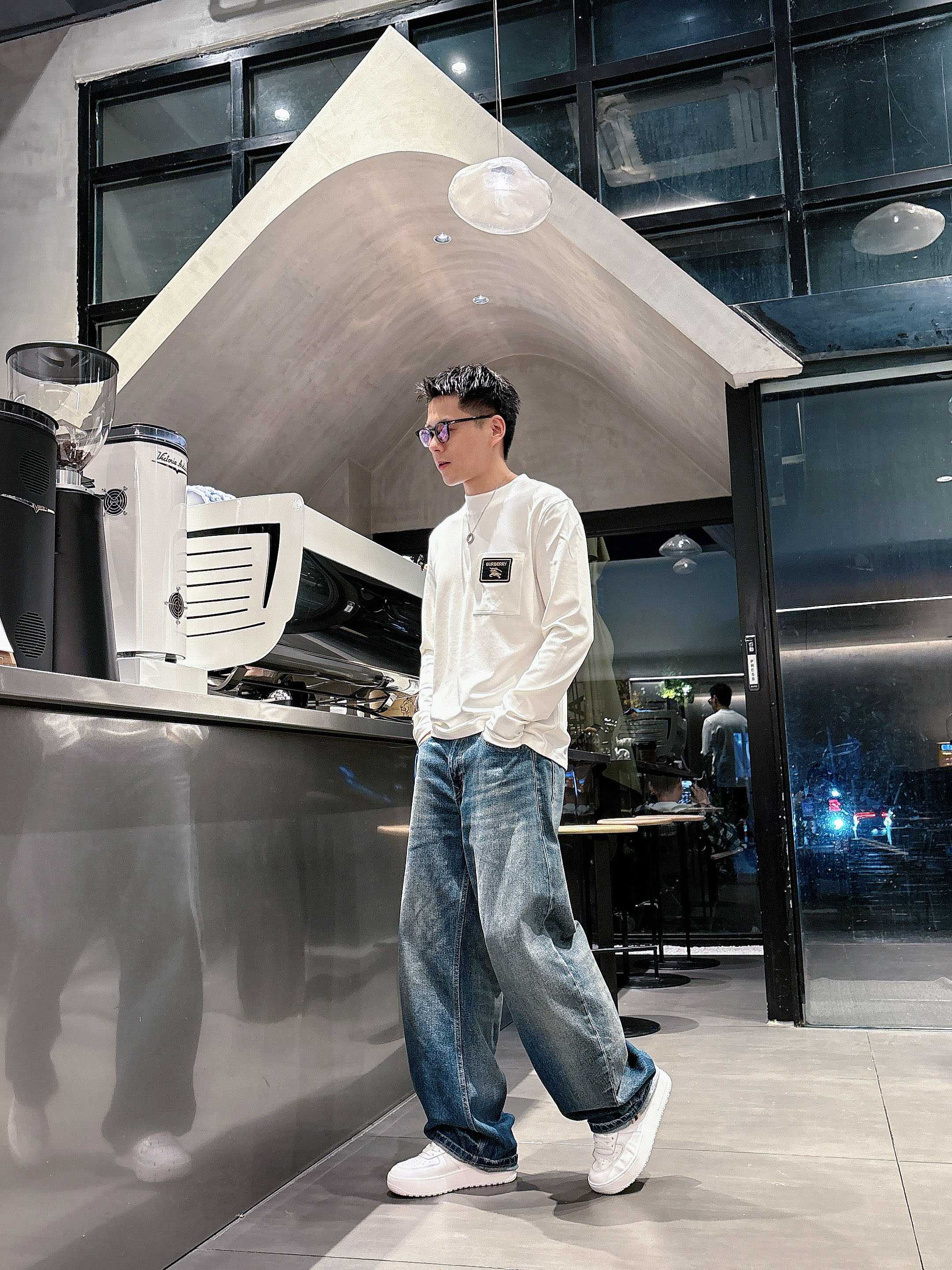 巴宝莉2025秋冬新款，定制面料，独特工艺logo，舒适性与透气性兼优，柔软抗皱弹性和垂性极佳，无论是单