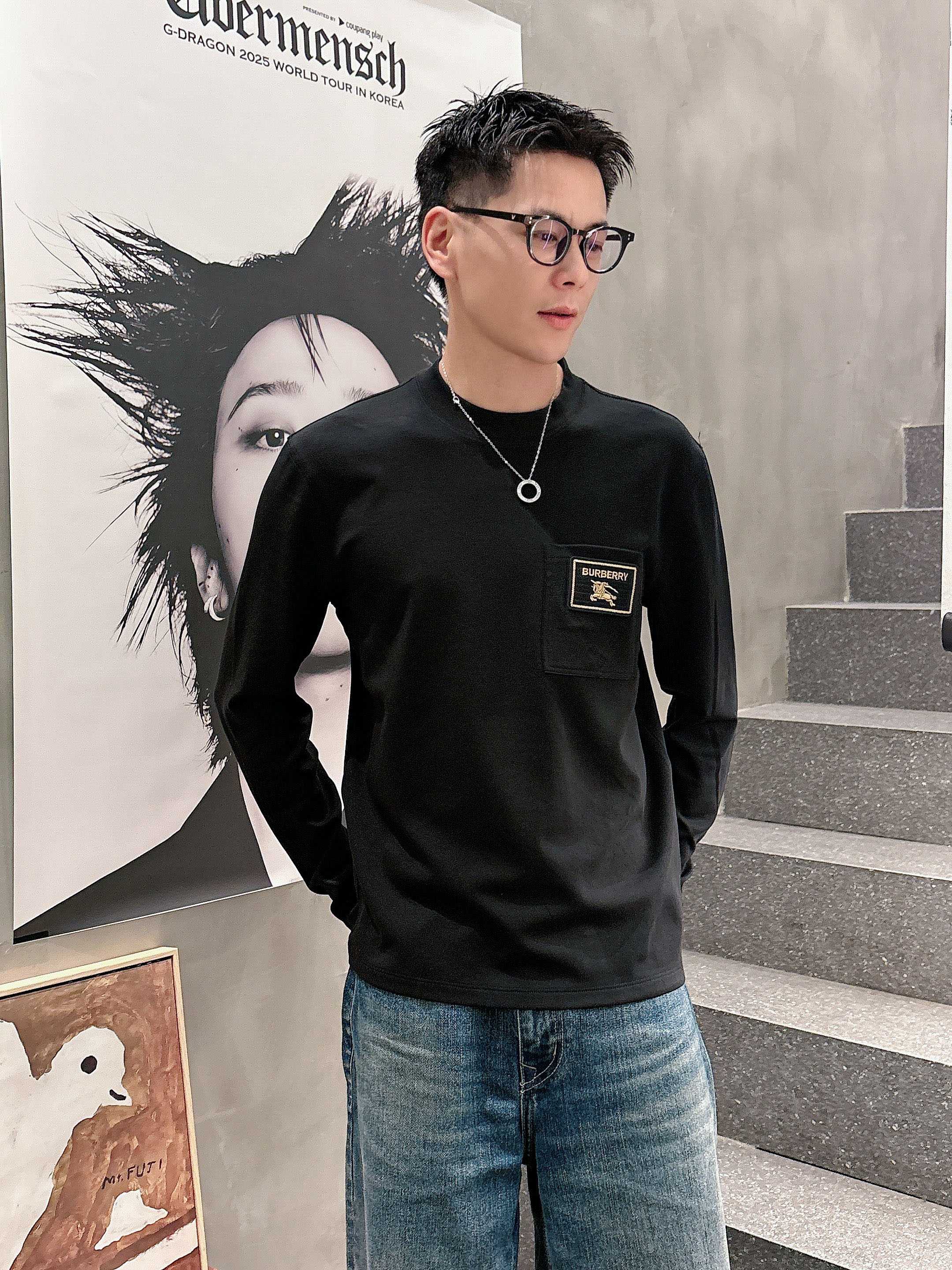 巴宝莉2025秋冬新款，定制面料，独特工艺logo，舒适性与透气性兼优，柔软抗皱弹性和垂性极佳，无论是单