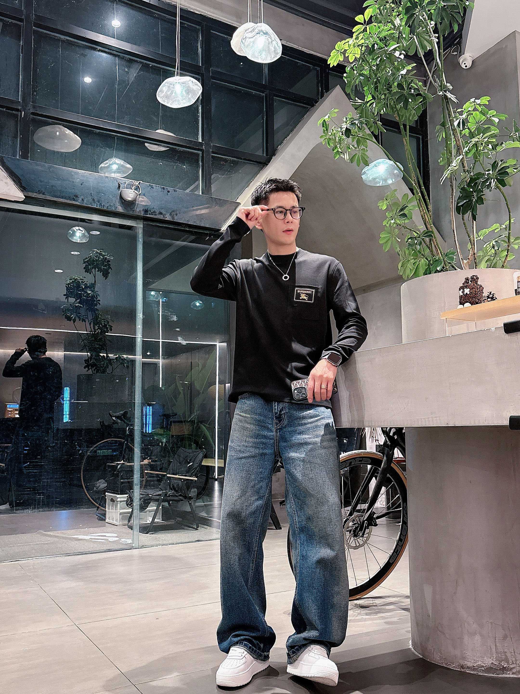 巴宝莉2025秋冬新款，定制面料，独特工艺logo，舒适性与透气性兼优，柔软抗皱弹性和垂性极佳，无论是单