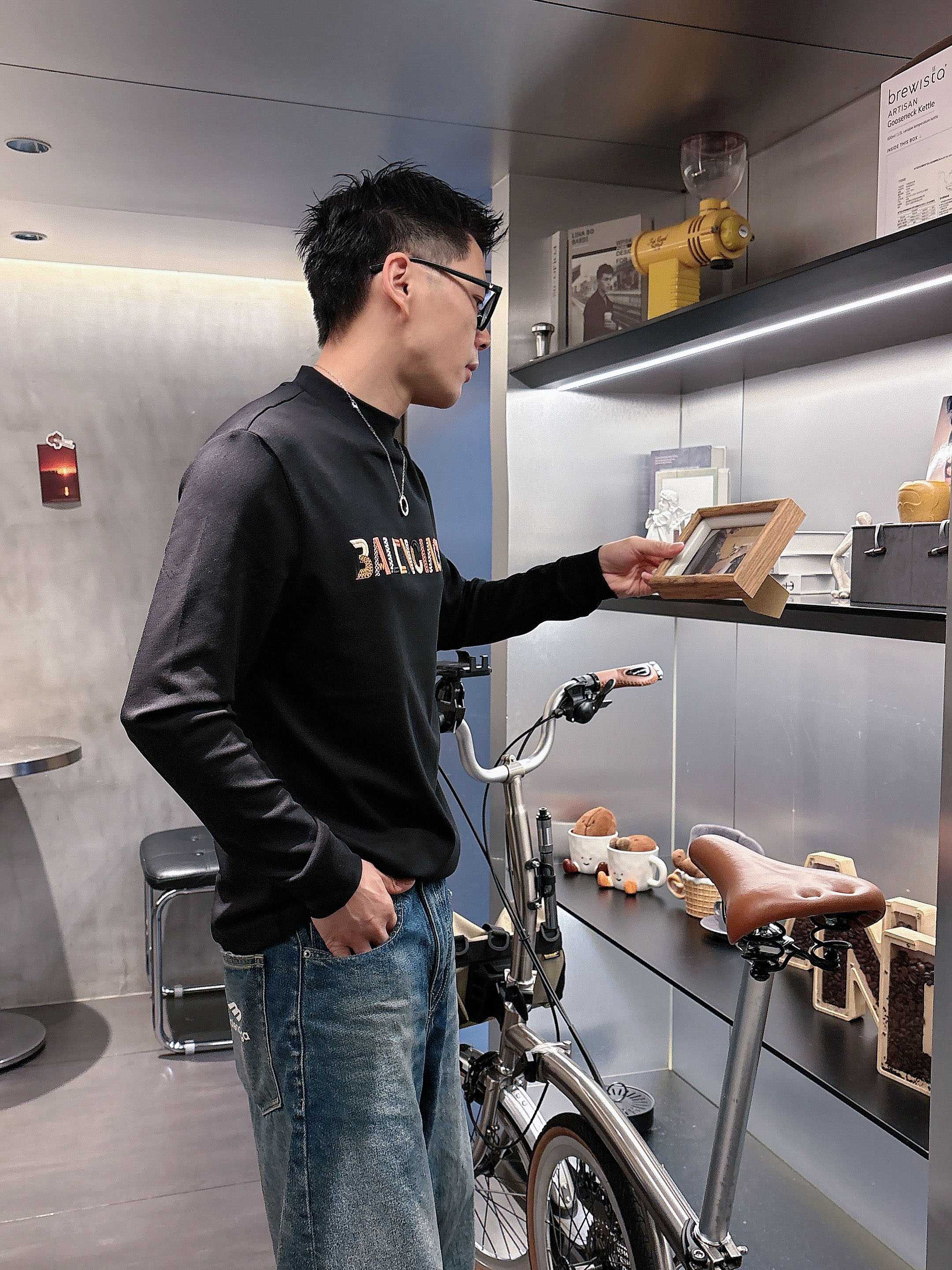 BB2025秋冬新款，定制面料，独特工艺logo，舒适性与透气性兼优，柔软抗皱弹性和垂性极佳，无论是单穿