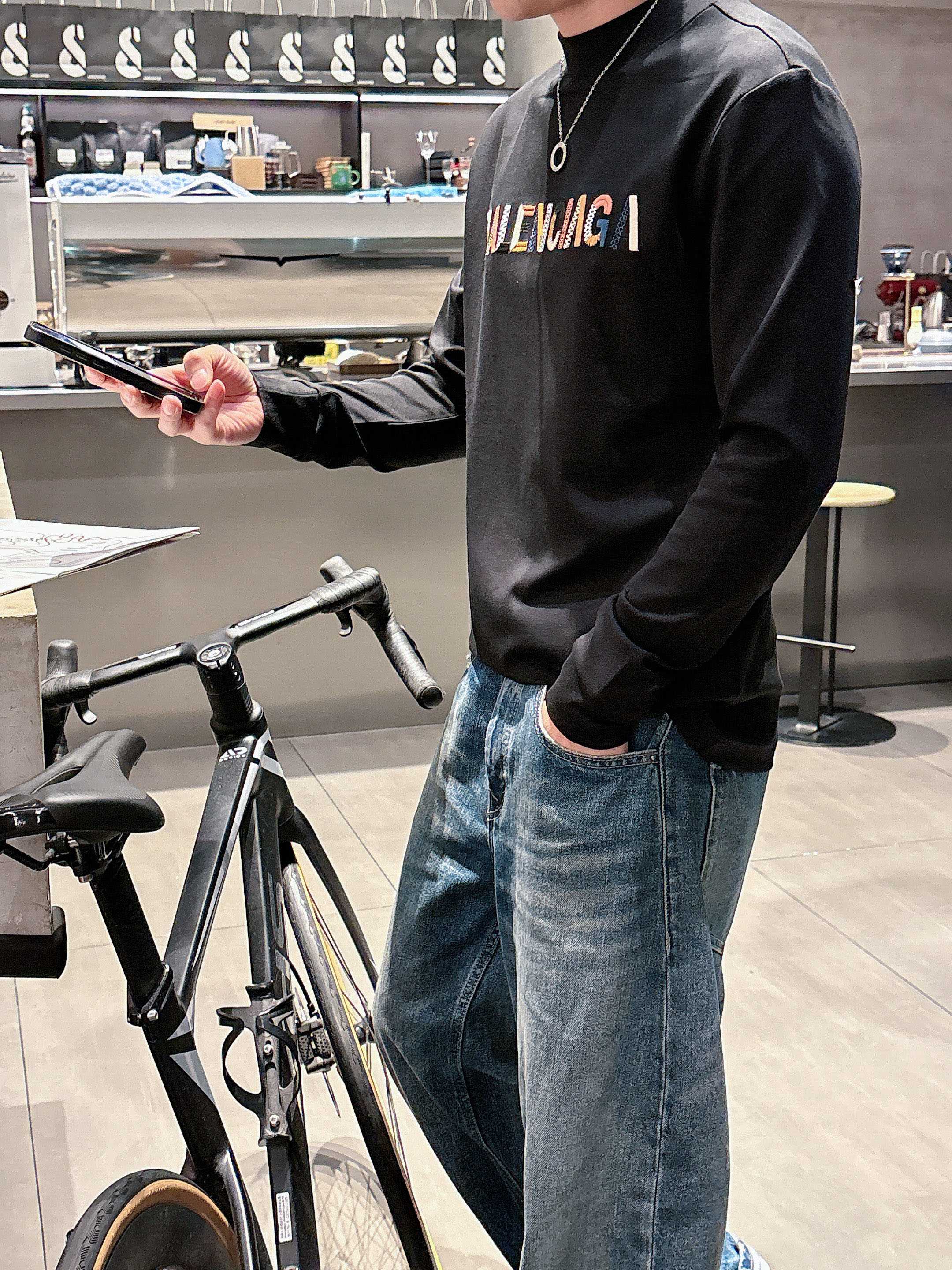 BB2025秋冬新款，定制面料，独特工艺logo，舒适性与透气性兼优，柔软抗皱弹性和垂性极佳，无论是单穿