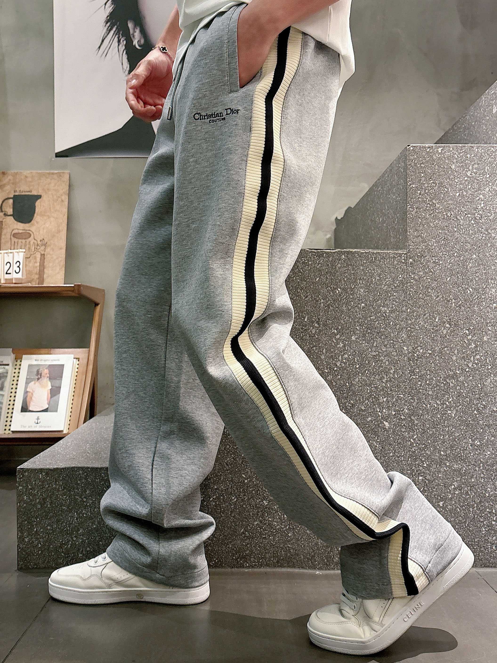 Dior 2026春夏新款铜氨丝莫代尔空气层休闲卫裤，裤身上刺绣标志性品牌标识，客供定制品牌刻印五金配件