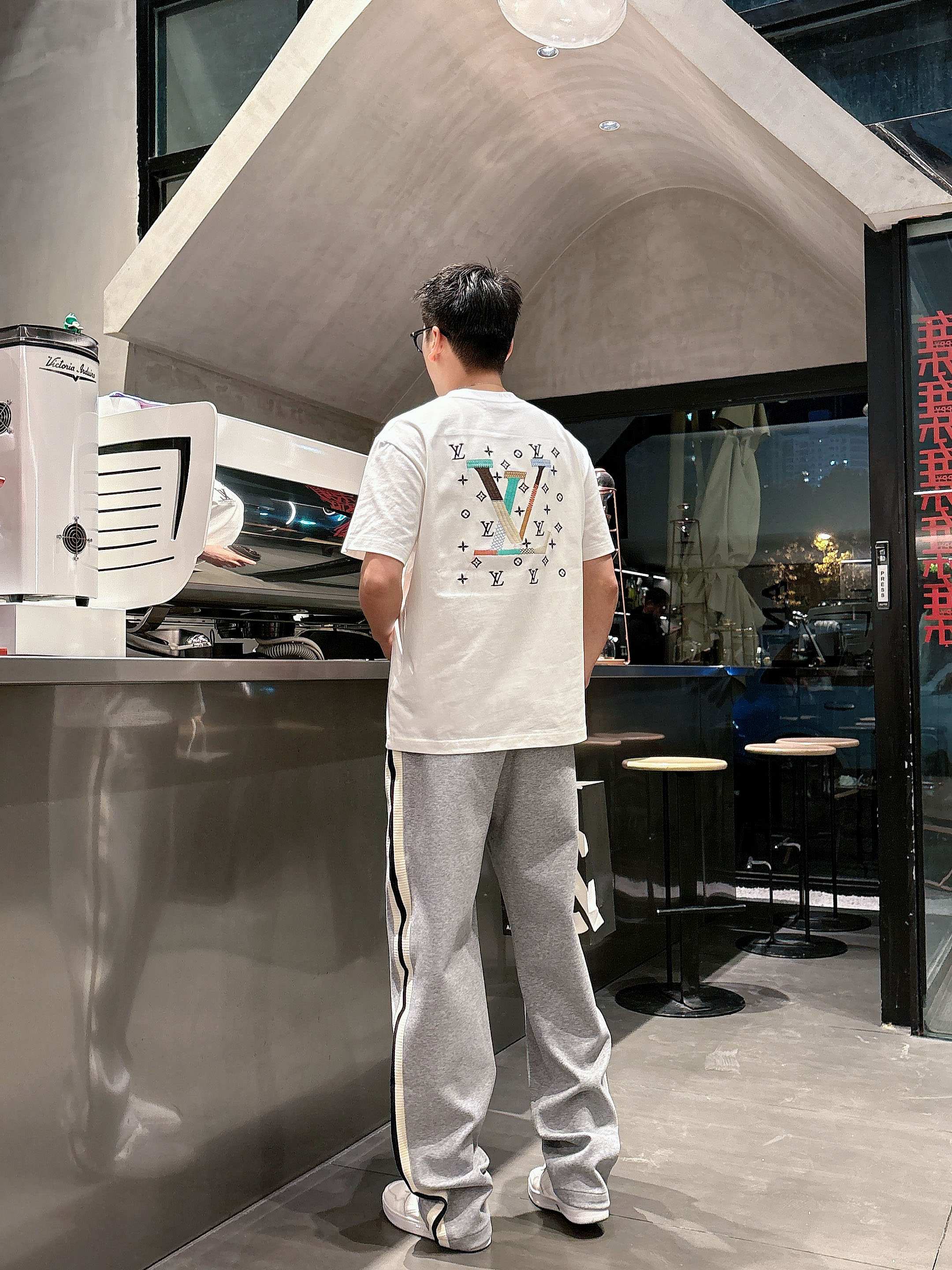 Dior 2026春夏新款铜氨丝莫代尔空气层休闲卫裤，裤身上刺绣标志性品牌标识，客供定制品牌刻印五金配件