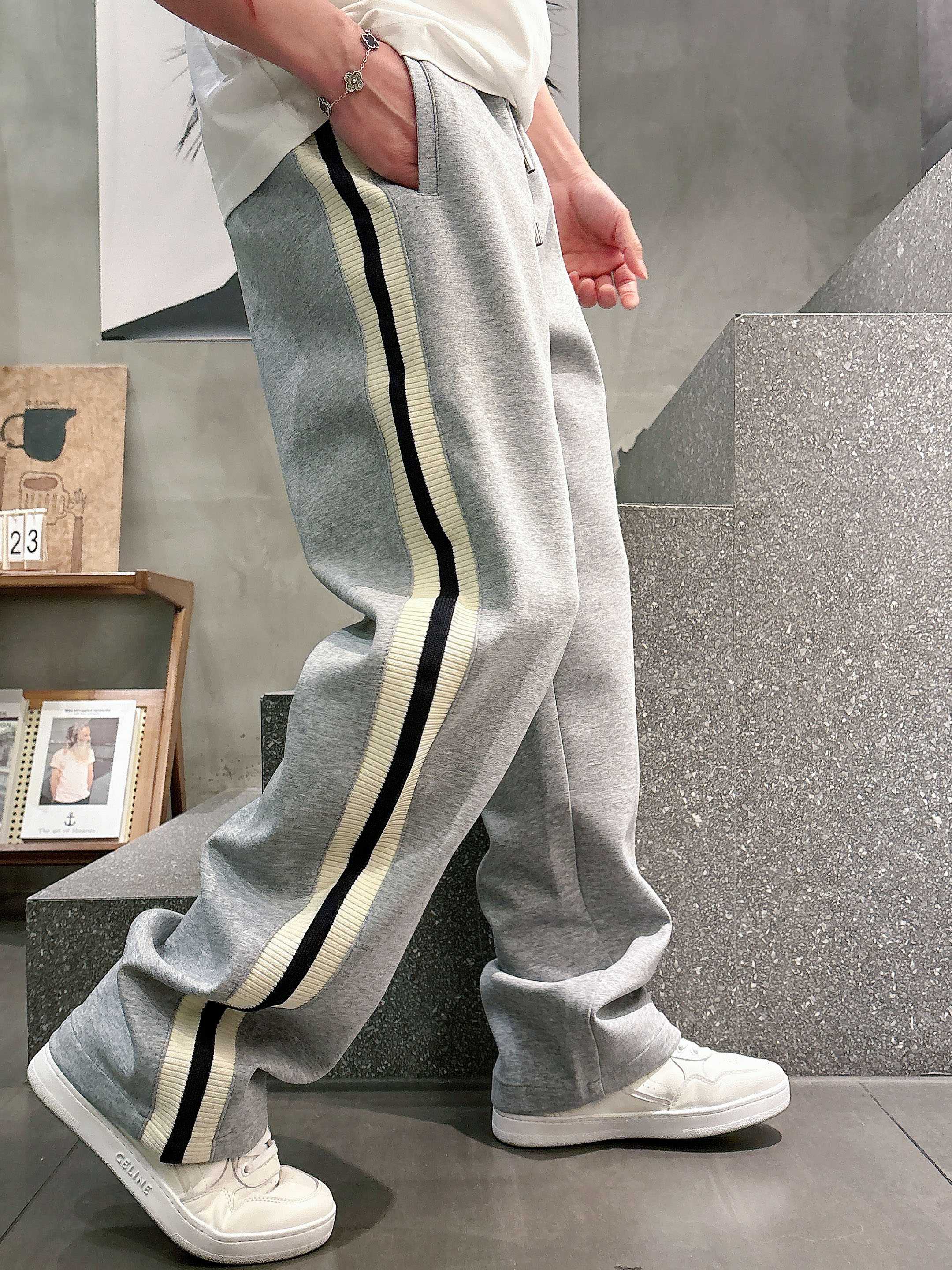 Dior 2026春夏新款铜氨丝莫代尔空气层休闲卫裤，裤身上刺绣标志性品牌标识，客供定制品牌刻印五金配件